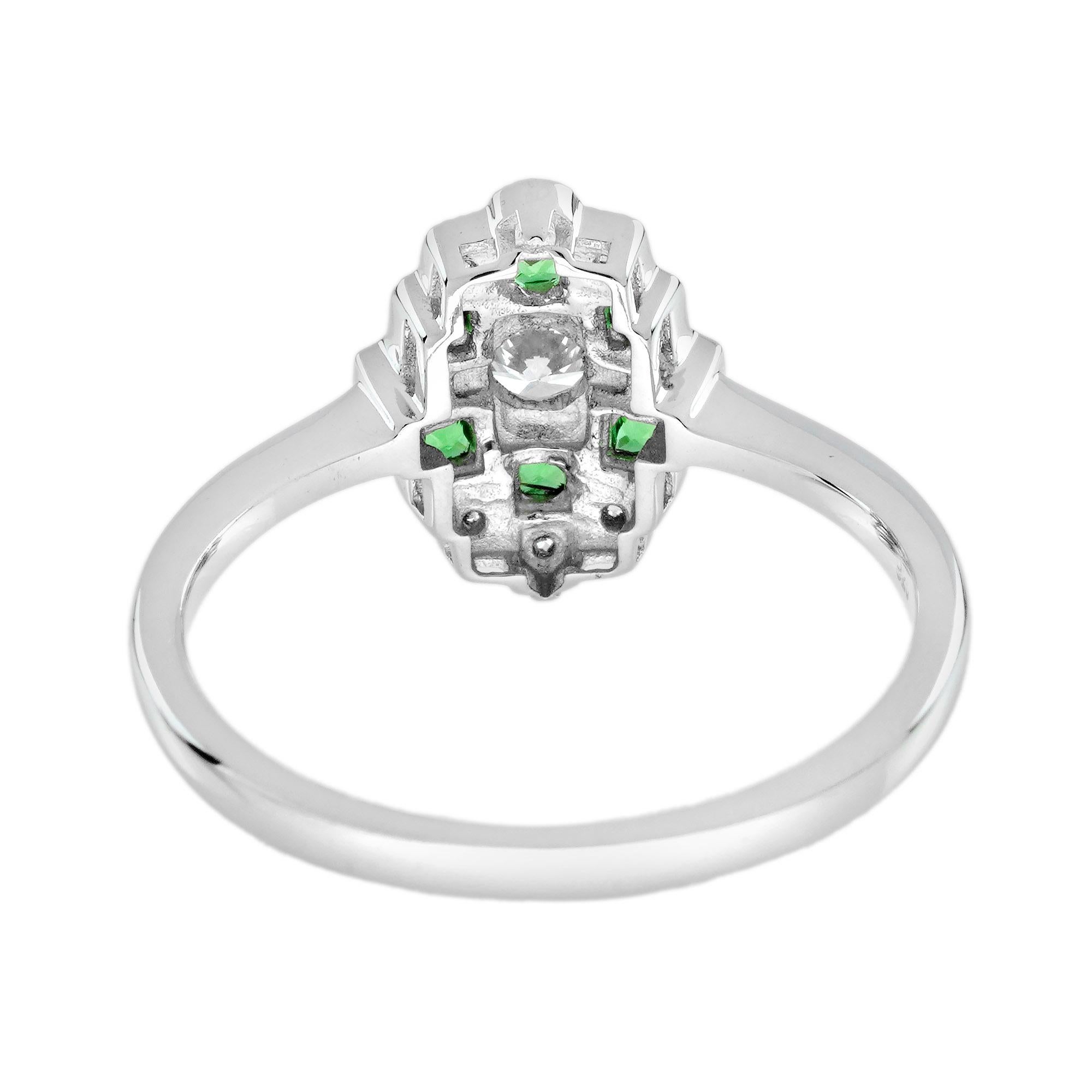 Donna Anello a raggiera con diamanti e smeraldi in stile Art Déco in oro bianco 14 carati in vendita