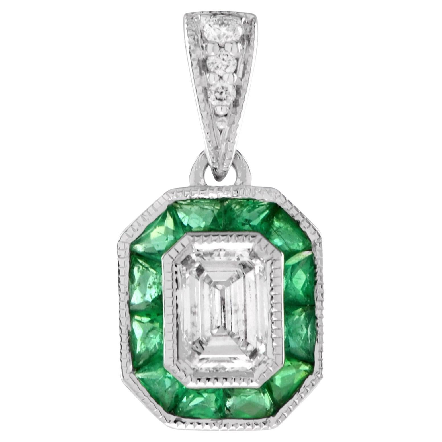 Ciondolo in stile Art Deco con diamanti e smeraldi in oro bianco 14K in vendita