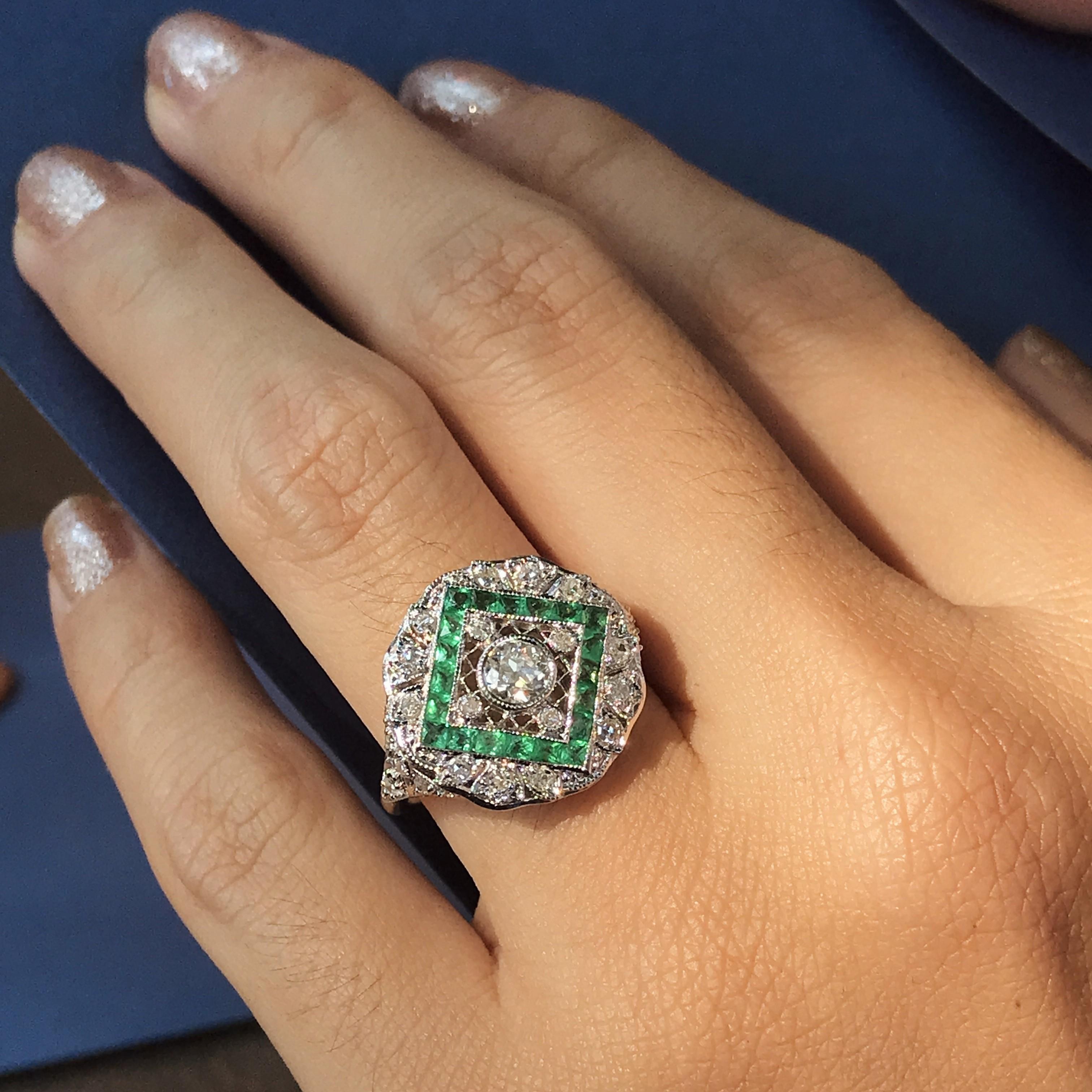 Round Cut Diamond and Emerald Art Deco Style Ring in 18K White Gold