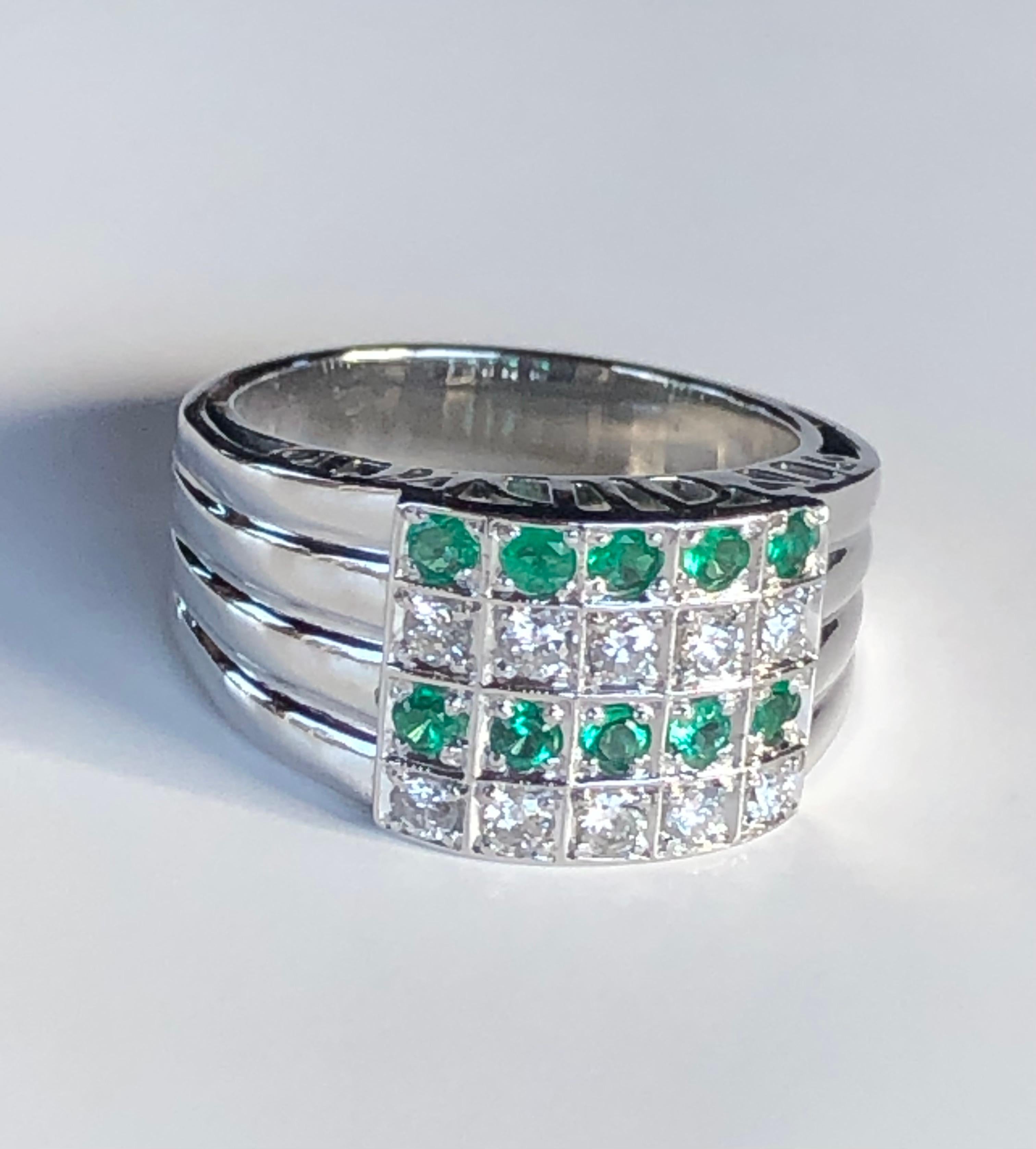 Contemporary Diamond and Emerald Band Ring White Gold 18K For Sale
