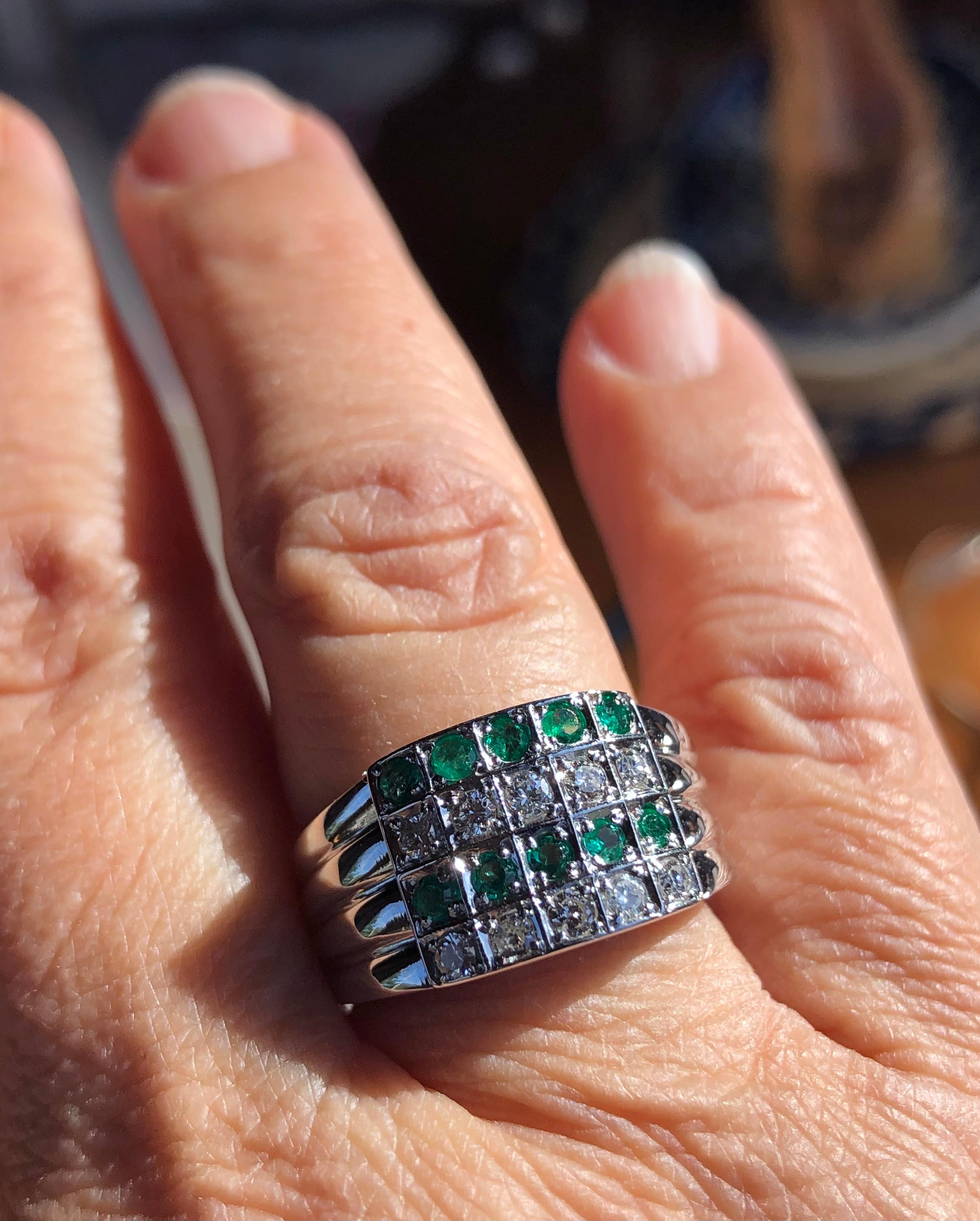 Diamond and Emerald Band Ring White Gold 18K For Sale 1