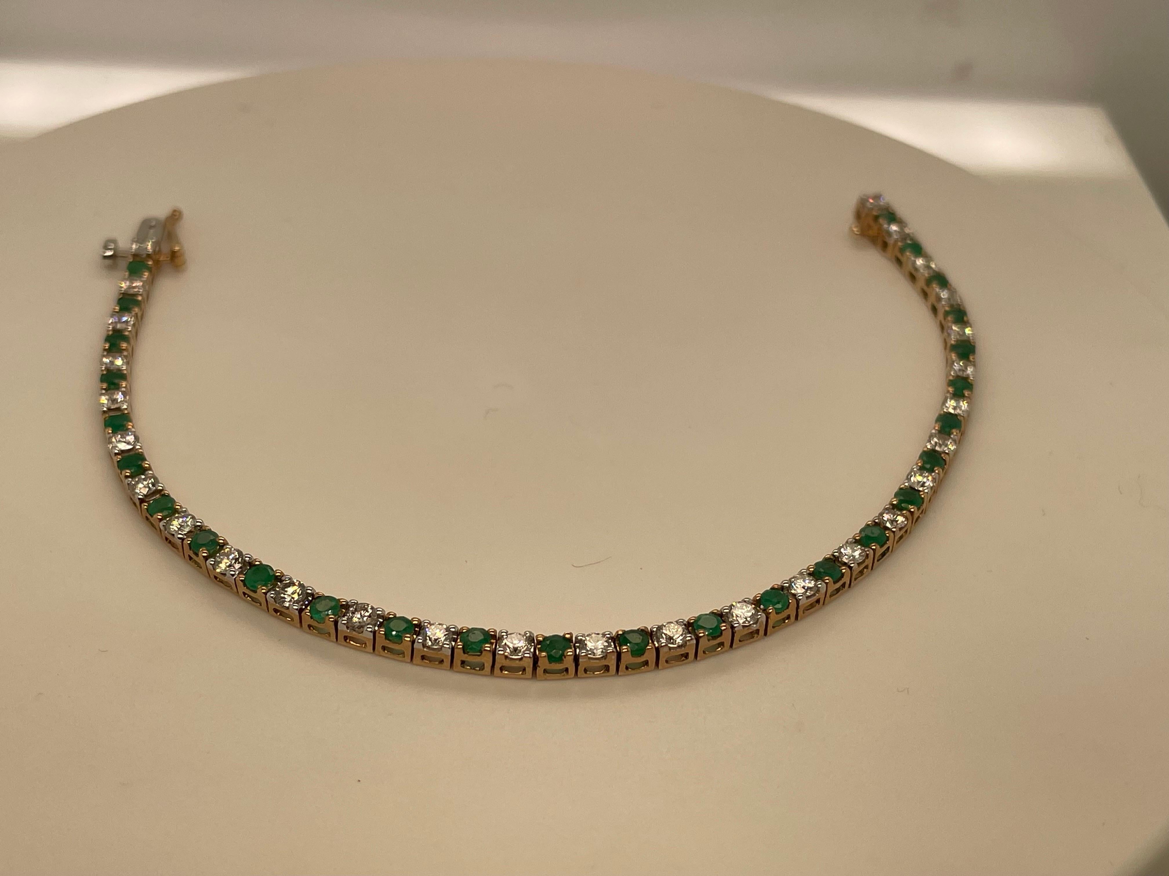 Modern Diamond and Emerald Bracelet 9k Yellow Gold For Sale