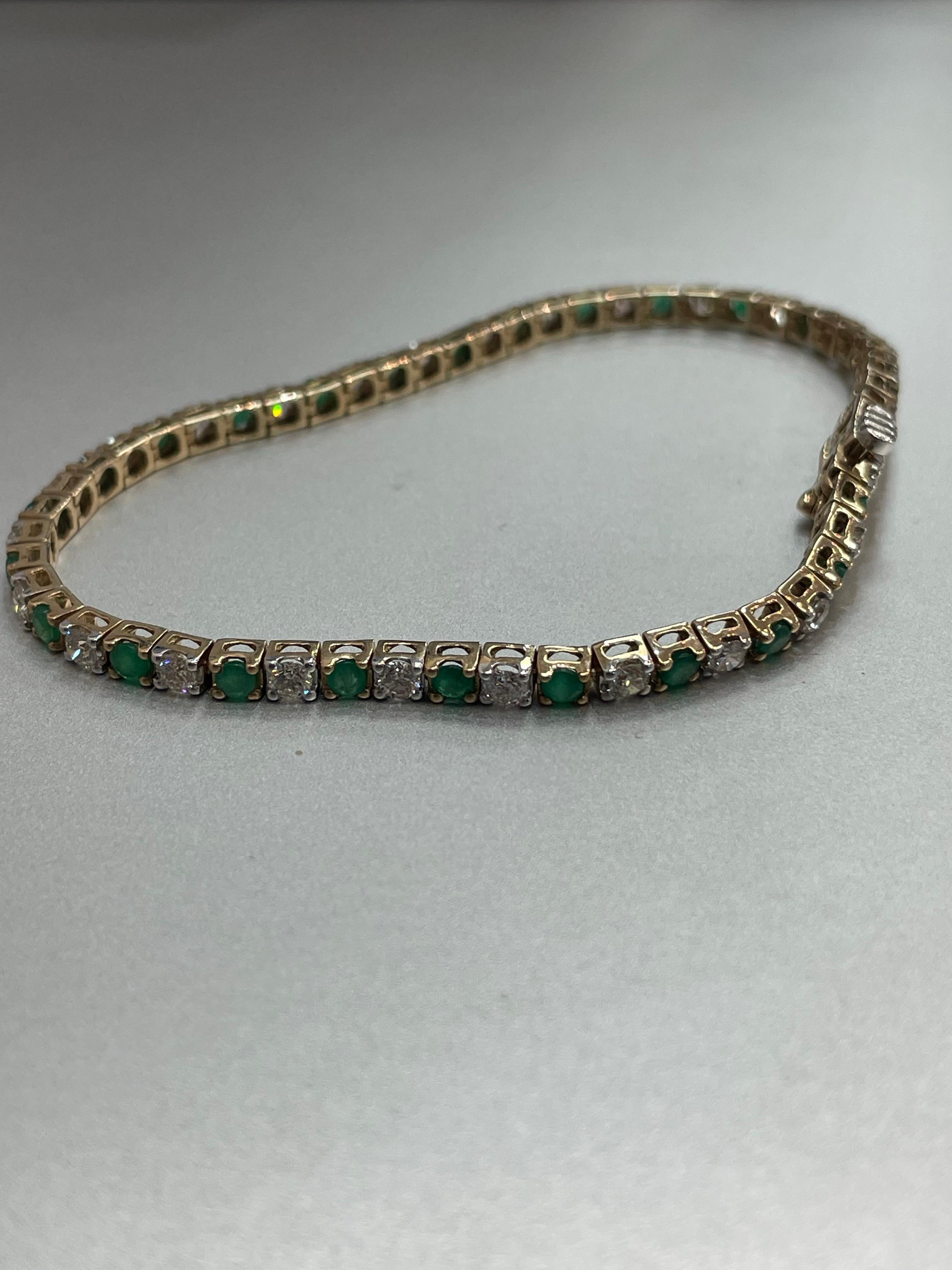 Diamond and Emerald Bracelet 9k Yellow Gold In Excellent Condition For Sale In London, GB