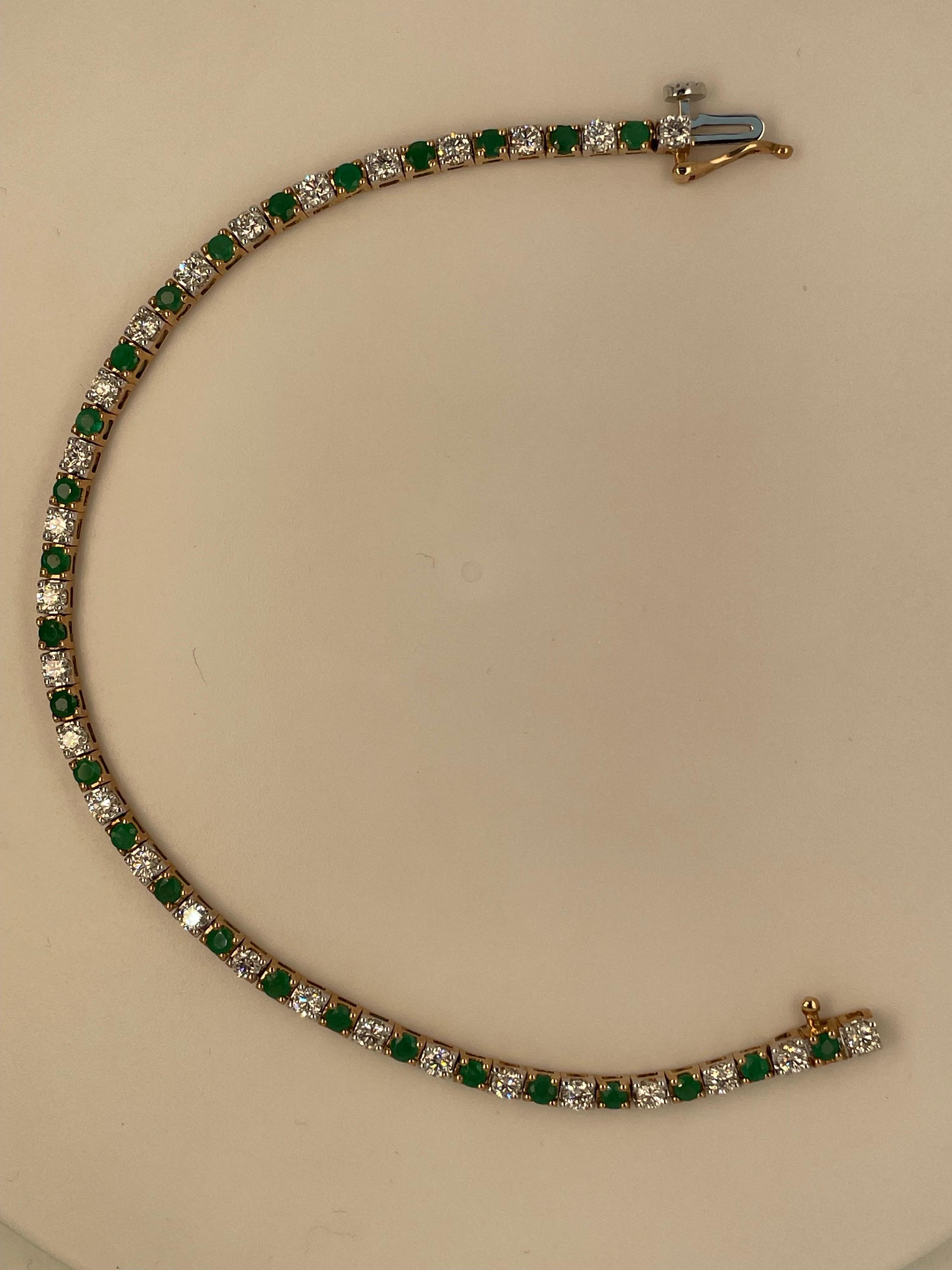 Women's Diamond and Emerald Bracelet 9k Yellow Gold For Sale