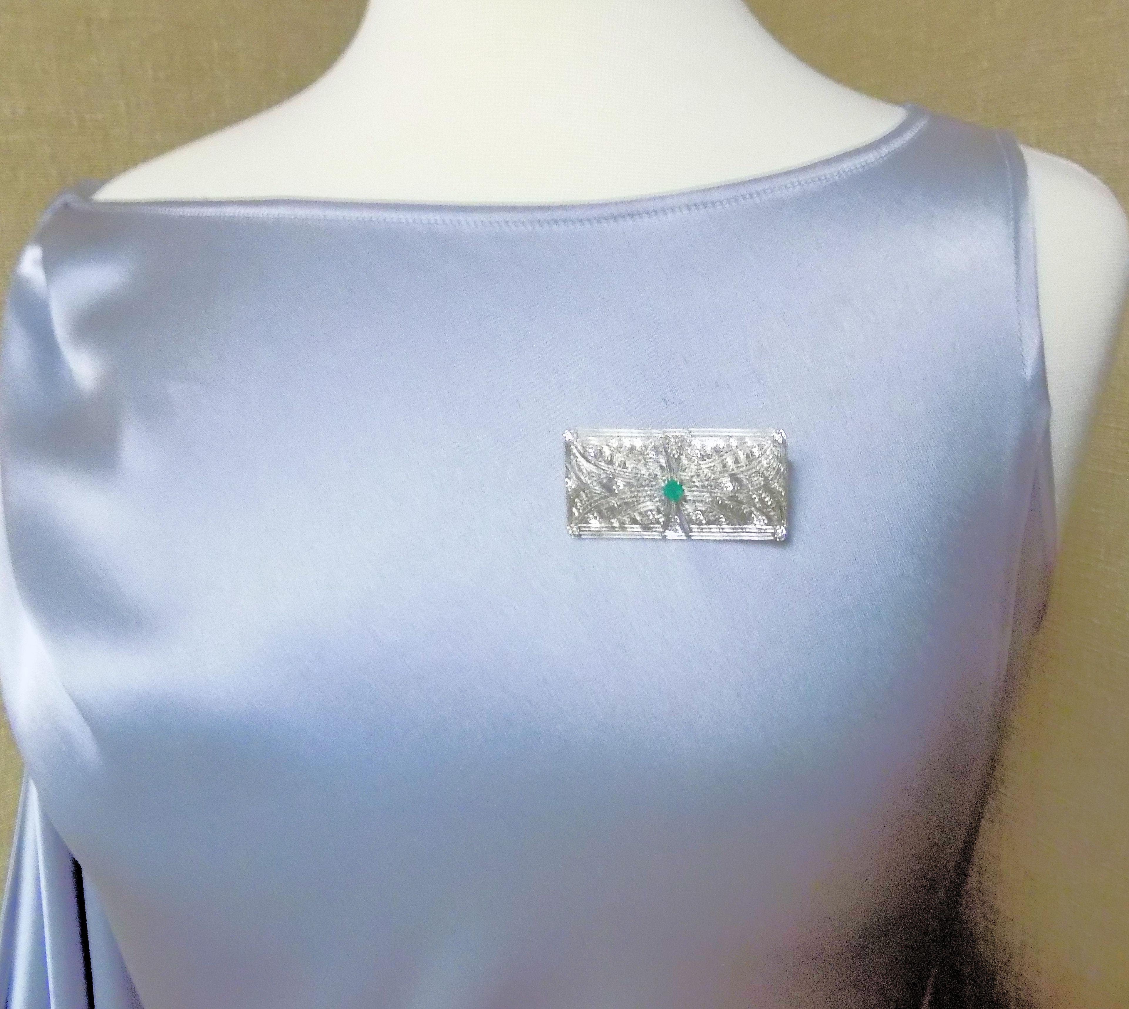 Diamond and Emerald Brooch In Excellent Condition For Sale In Dallas, TX