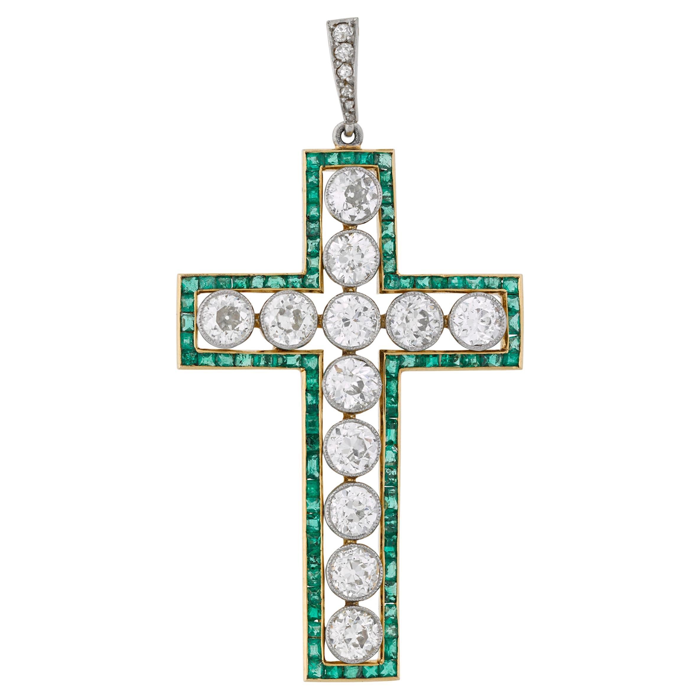 Pendentif croix en diamants et émeraudes, 3,00 carats