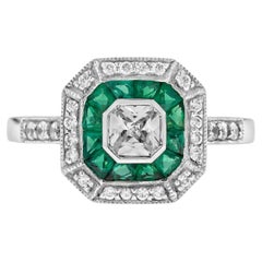 Verlobungsring aus 18 Karat Weißgold mit Diamant und Smaragd mit doppeltem Halo im Art-déco-Stil