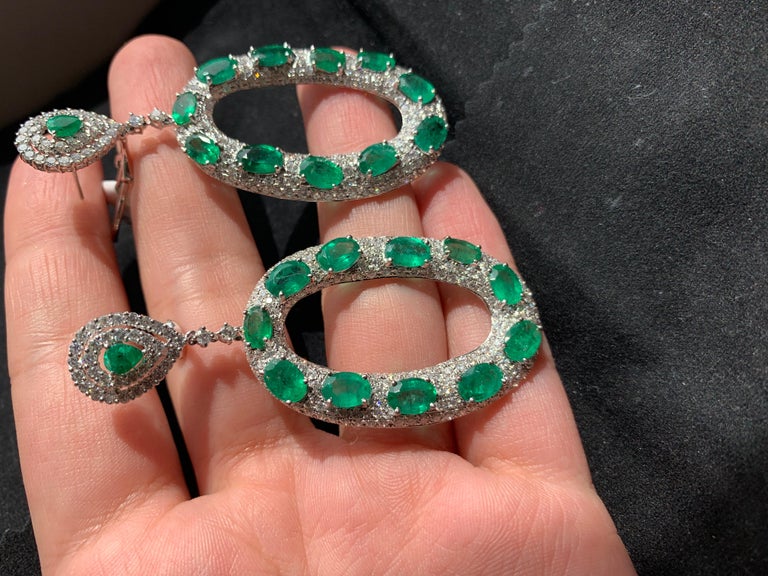 Modern Diamond and Emerald Drop Earrings For Sale
