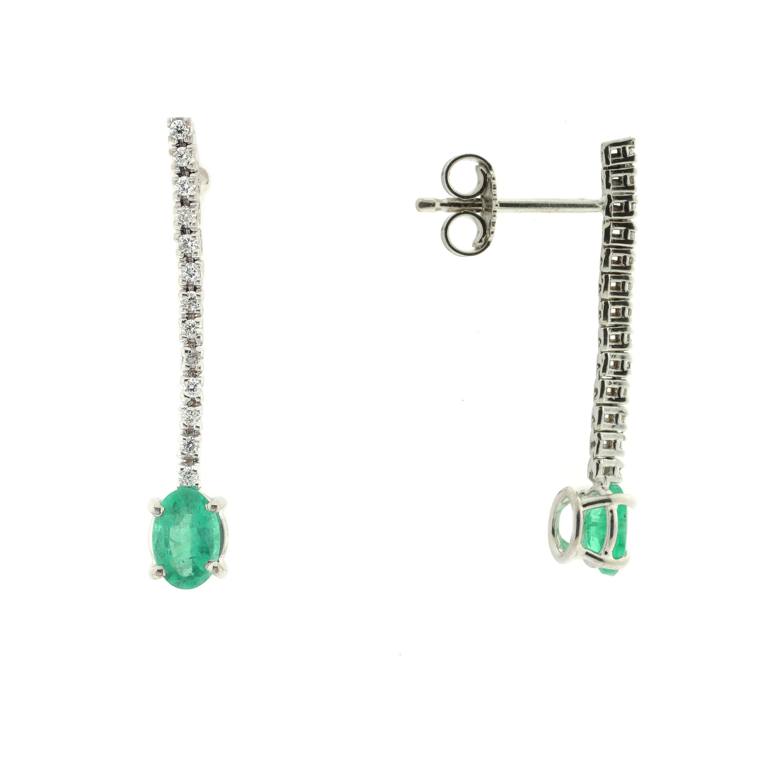 Modern 21st Century 18 Karat White Gold with White Diamond and Emerald Drop Earrings For Sale