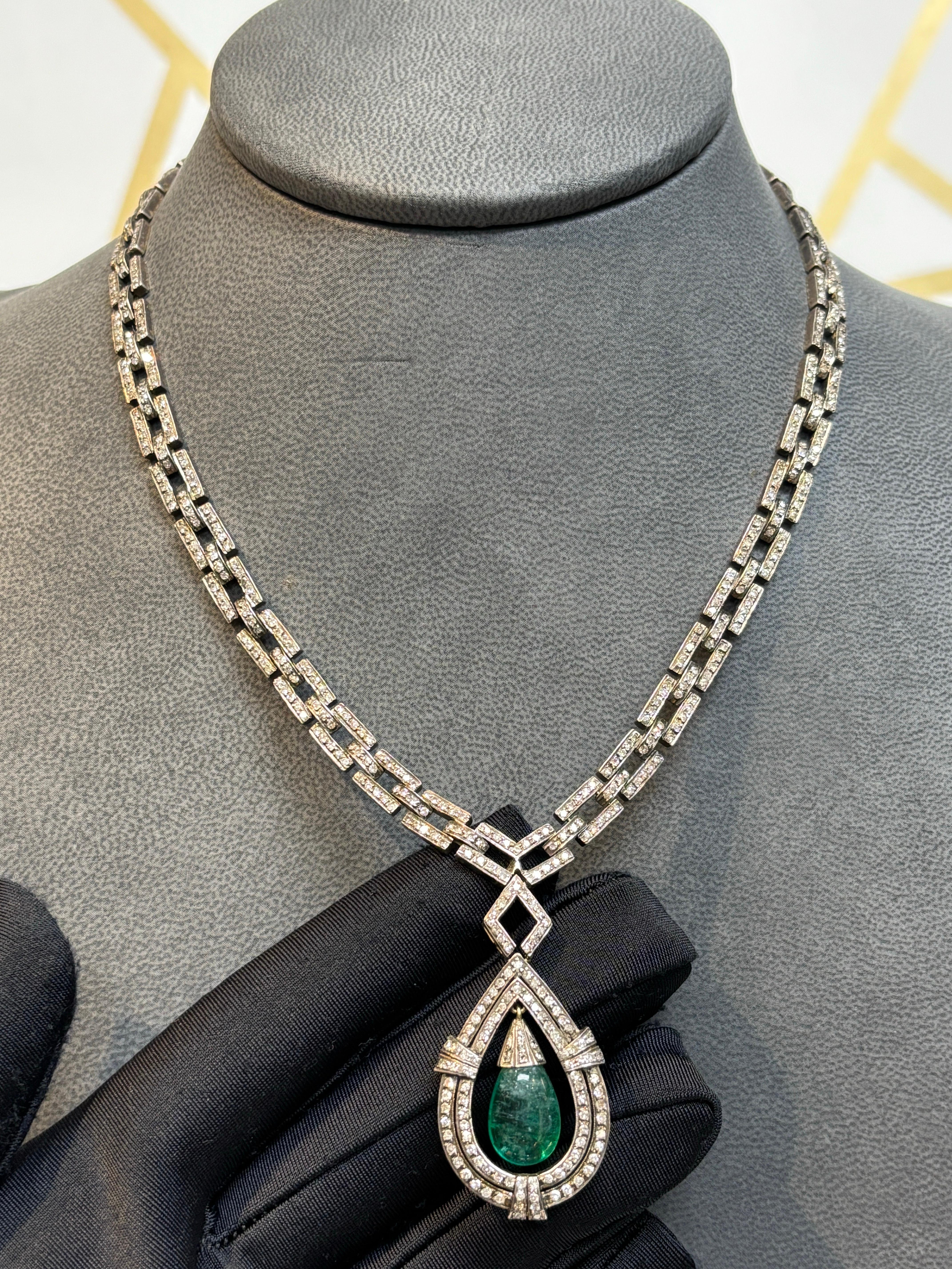 Taglio misto Collana con diamanti e smeraldi in vendita