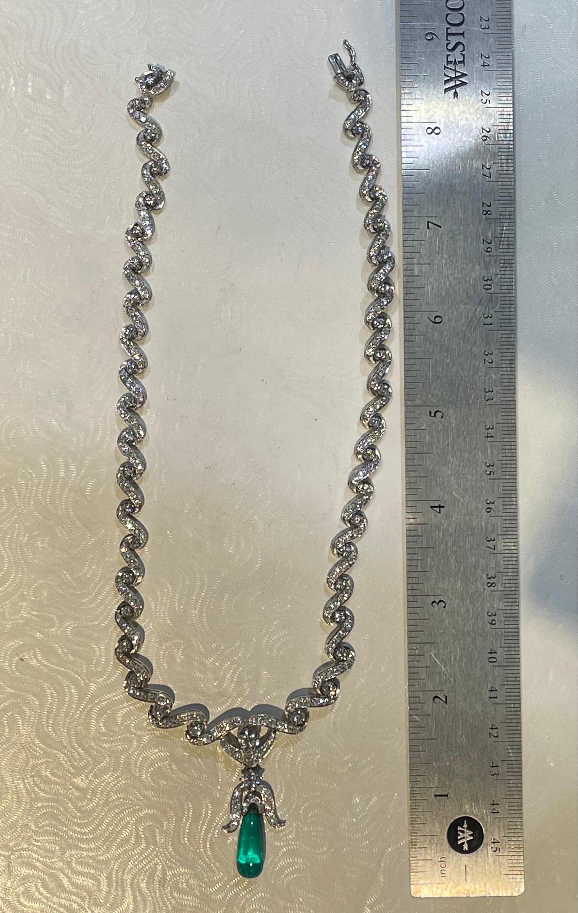 Diamond and Emerald Drop Necklace  In Excellent Condition For Sale In New York, NY