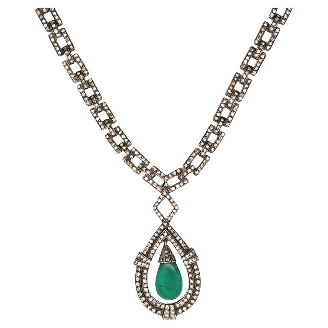 Collana con diamanti e smeraldi in vendita