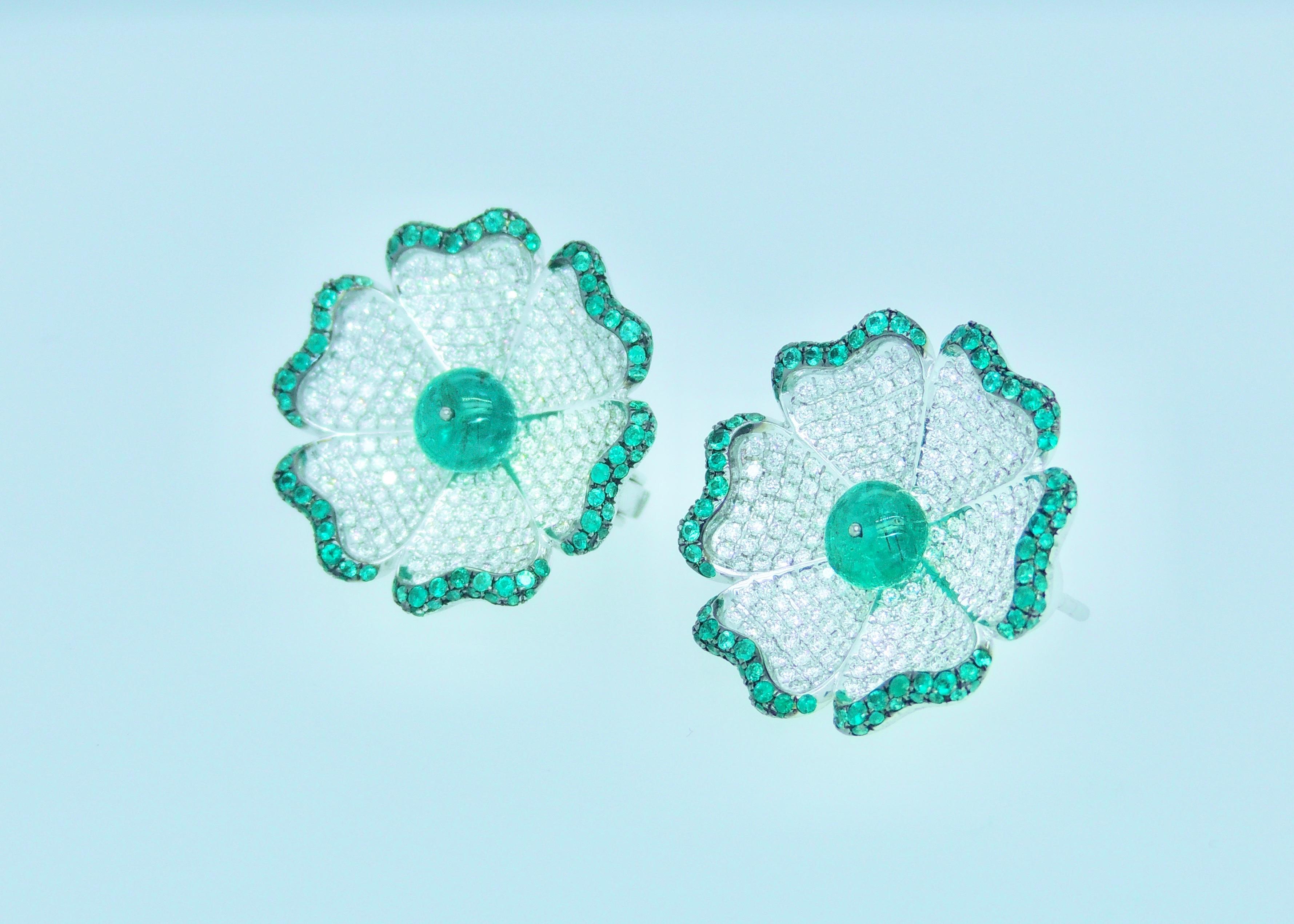 Dancing emerald beads sit at the centre of these flower-inspired earrings against a carpet of diamond micropavé. Round emeralds are set on the border of the piece to complete these magnificent earrings.

The intricately set emerald beds playfully