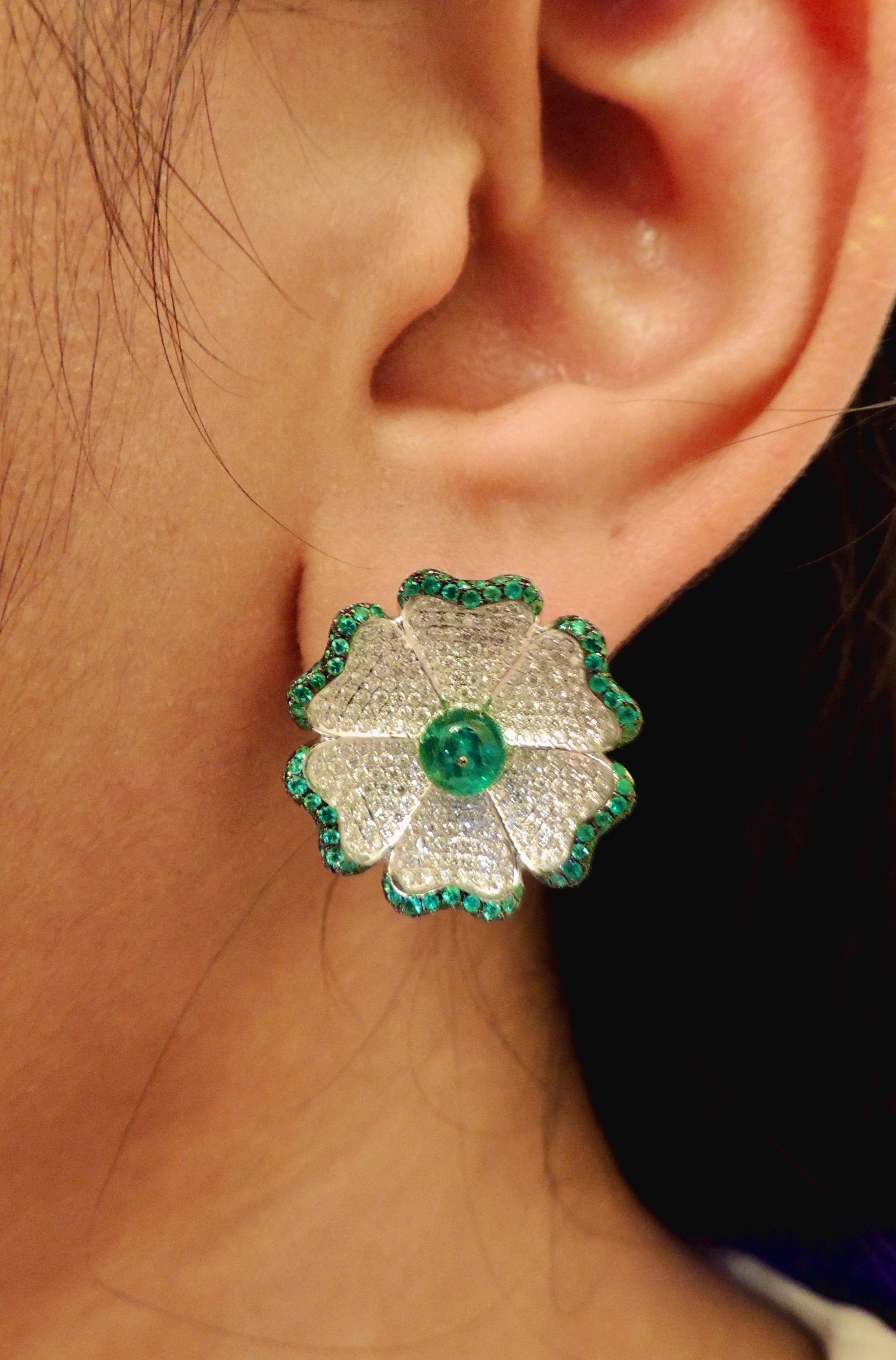 Diamond and Emerald Earrings in 18 Karat White Gold For Sale 1