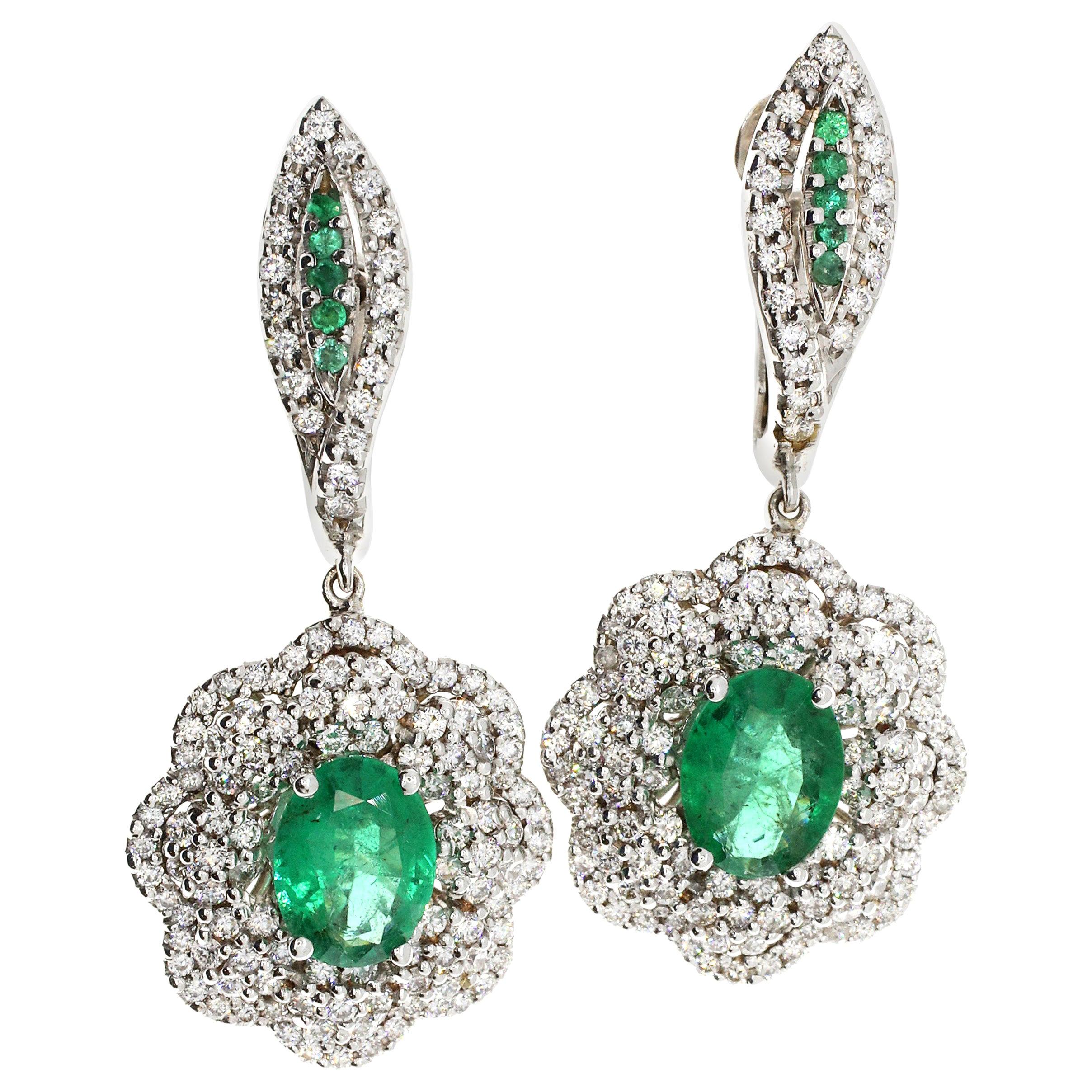21st Century 18 Karat White Gold 1.48 Carats Diamond and Emerald Earrings  For Sale