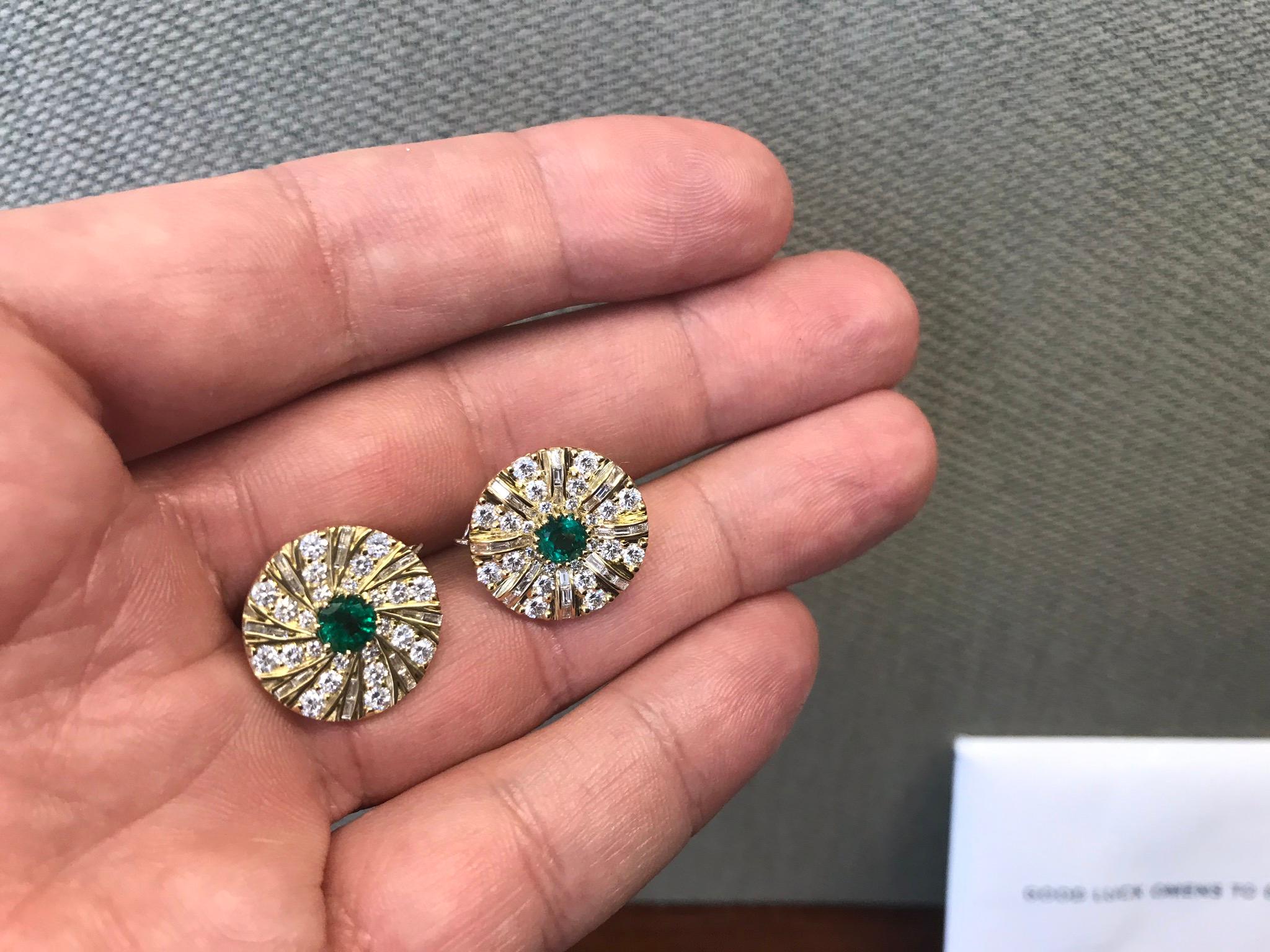 Emerald and Diamond Earrings  In New Condition For Sale In Dallas, TX
