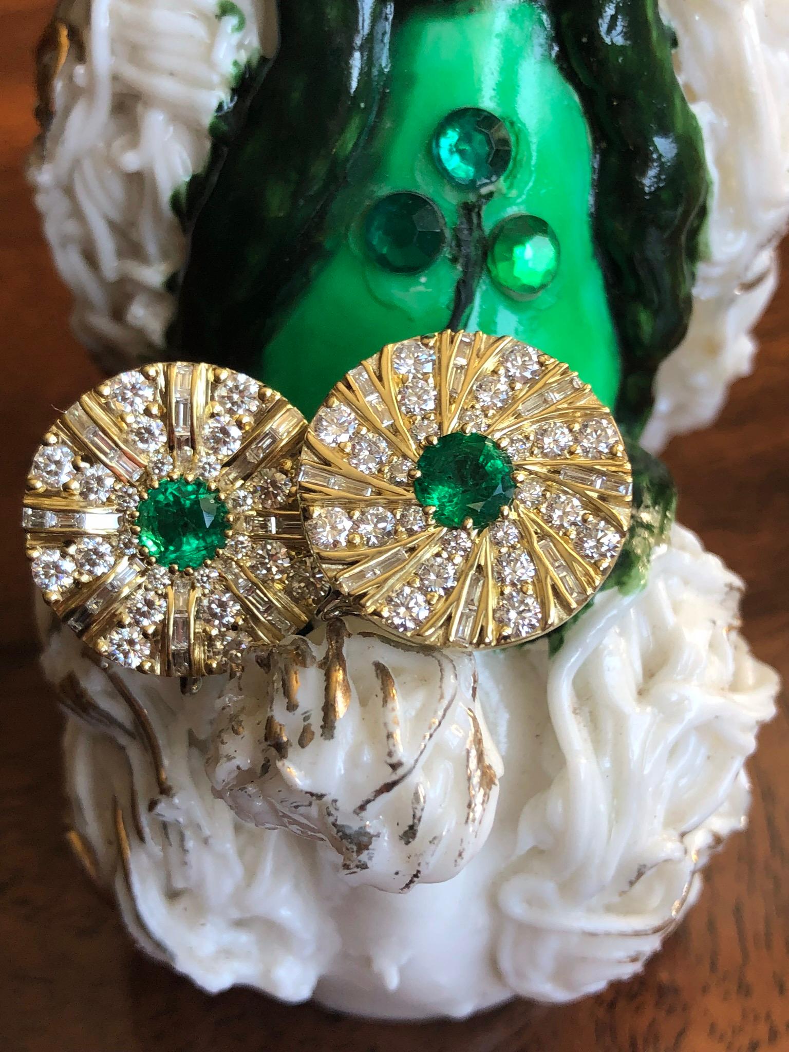Smaragd- und Diamant-Ohrringe  im Angebot 2