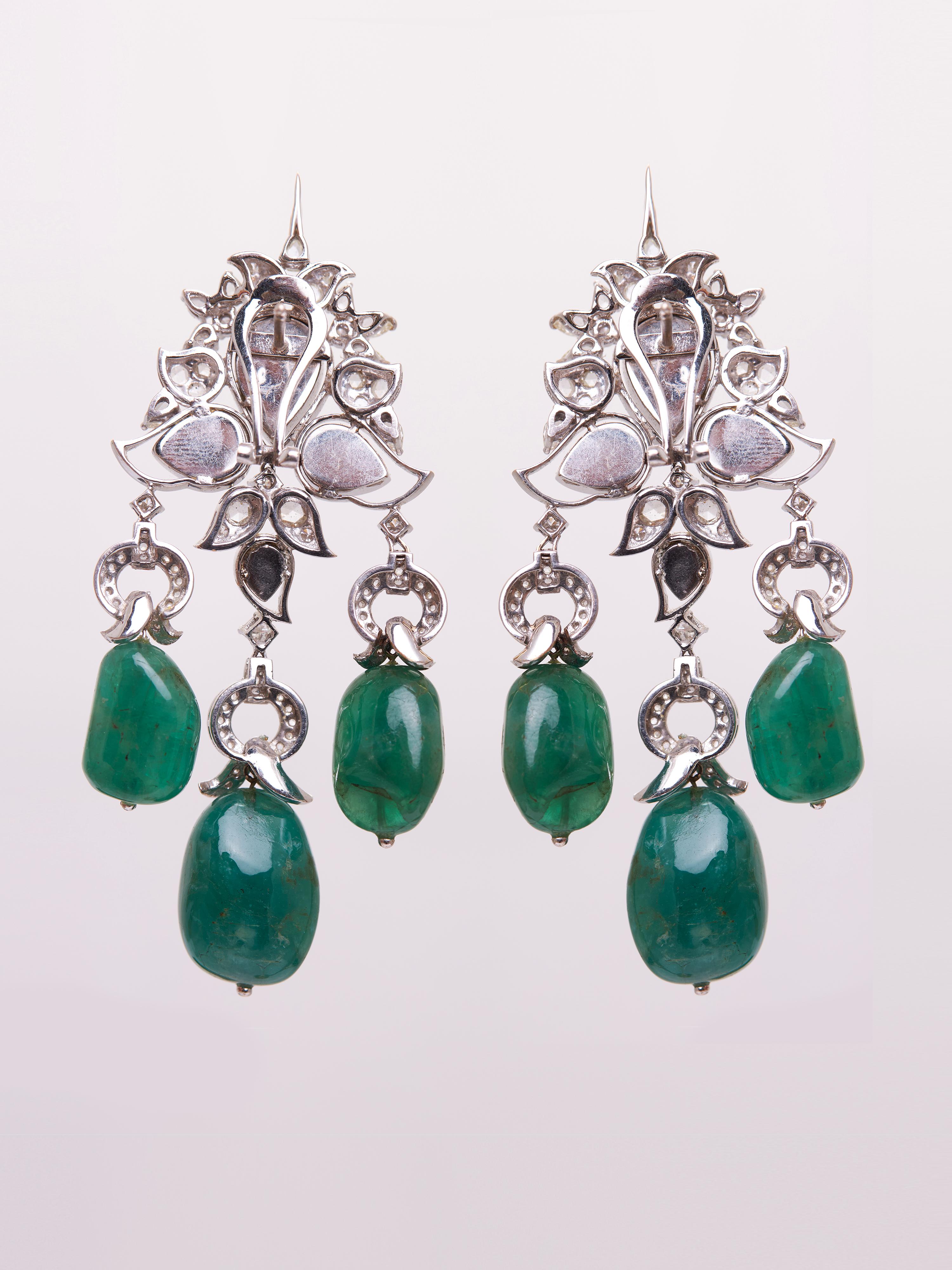Diamond & Emerald Empress Earrings in 18kt Gold For Sale 1