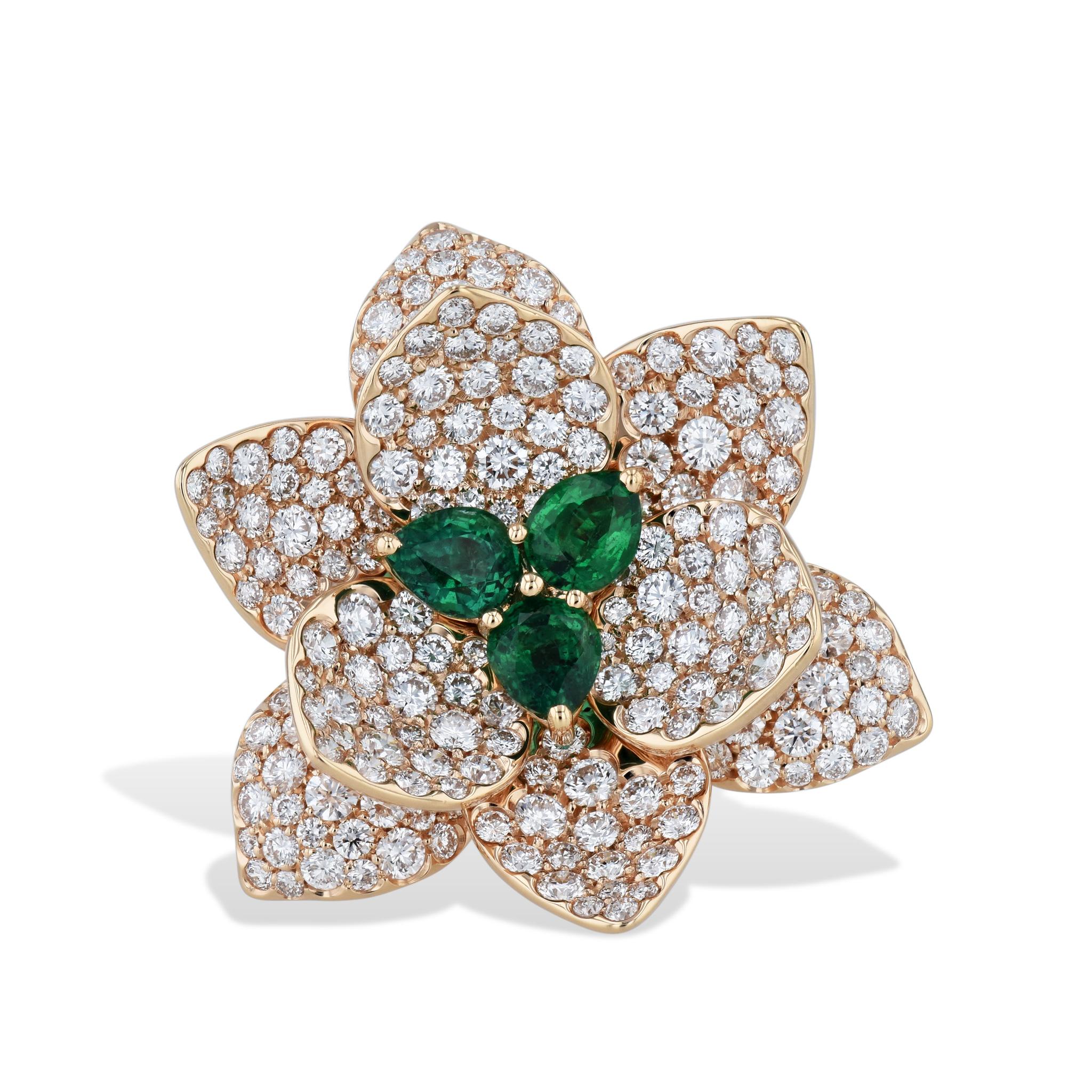 Diamond and Emerald Flower Ring Rose Gold Cocktail Ring In New Condition For Sale In Miami, FL