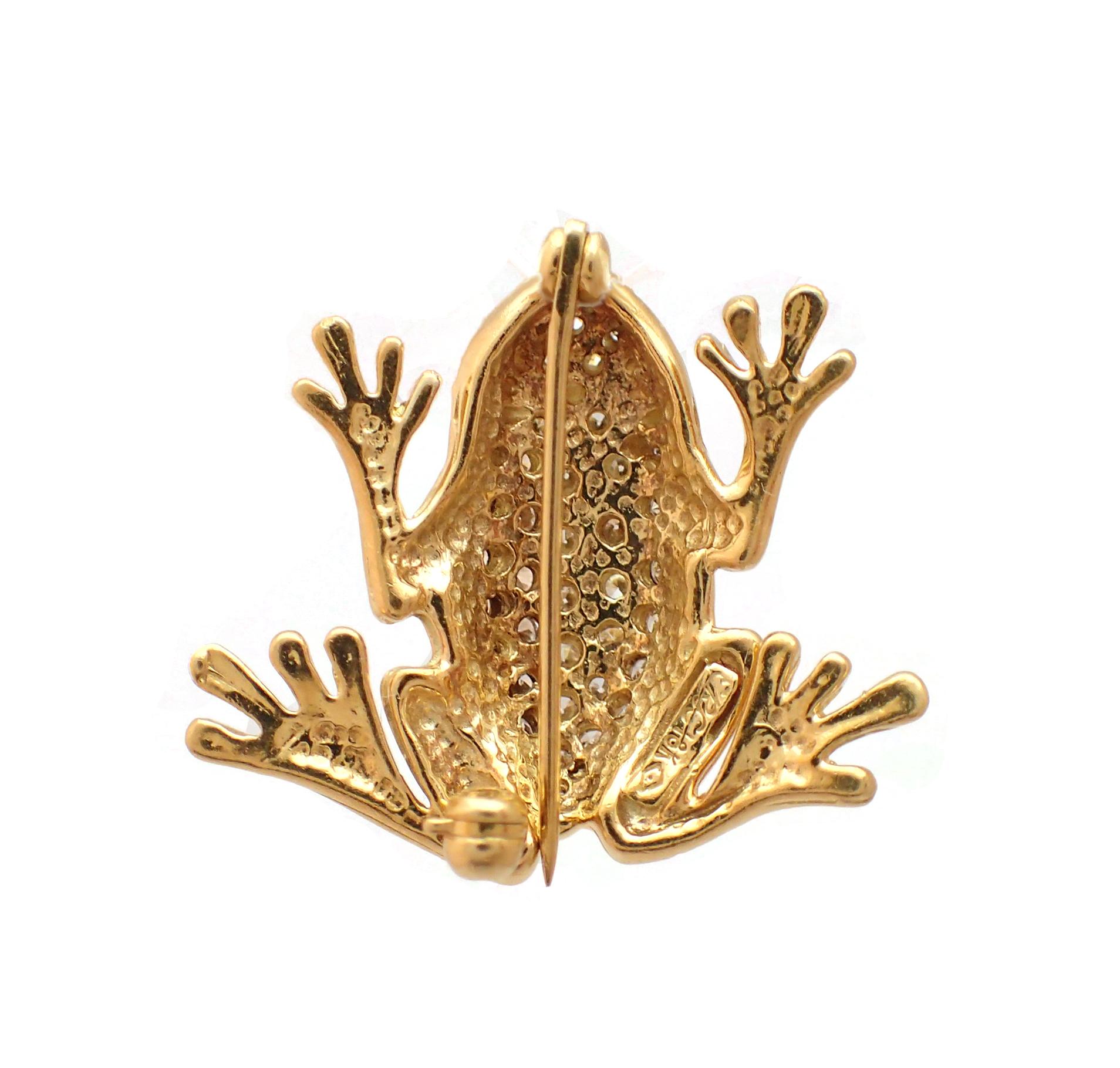 Contemporary Diamond and Emerald Frog Pin in 18 Karat Yellow Gold For Sale
