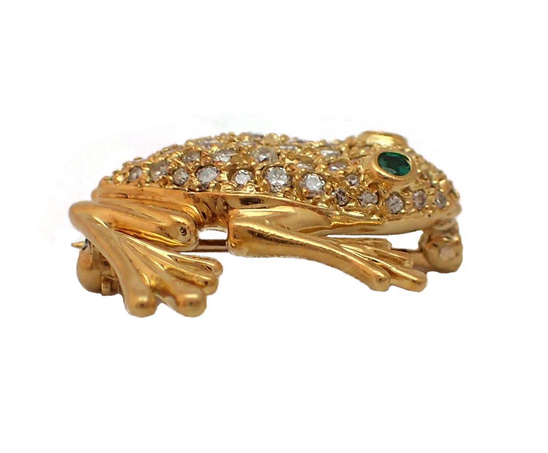 Women's or Men's Diamond and Emerald Frog Pin in 18 Karat Yellow Gold For Sale