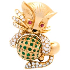 Broche chat en or:: diamant et émeraude