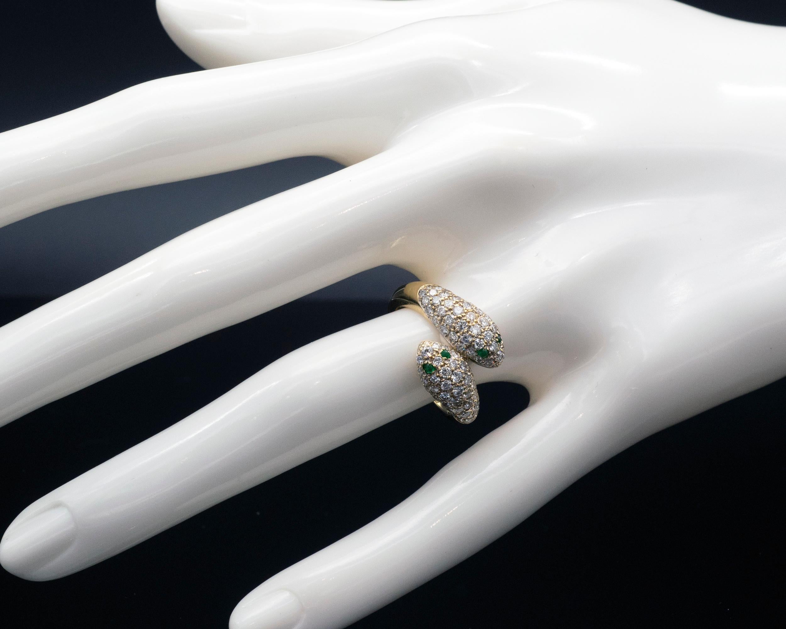 Contemporary Diamond and Emerald Gold Snake Toi Et Moi Ring