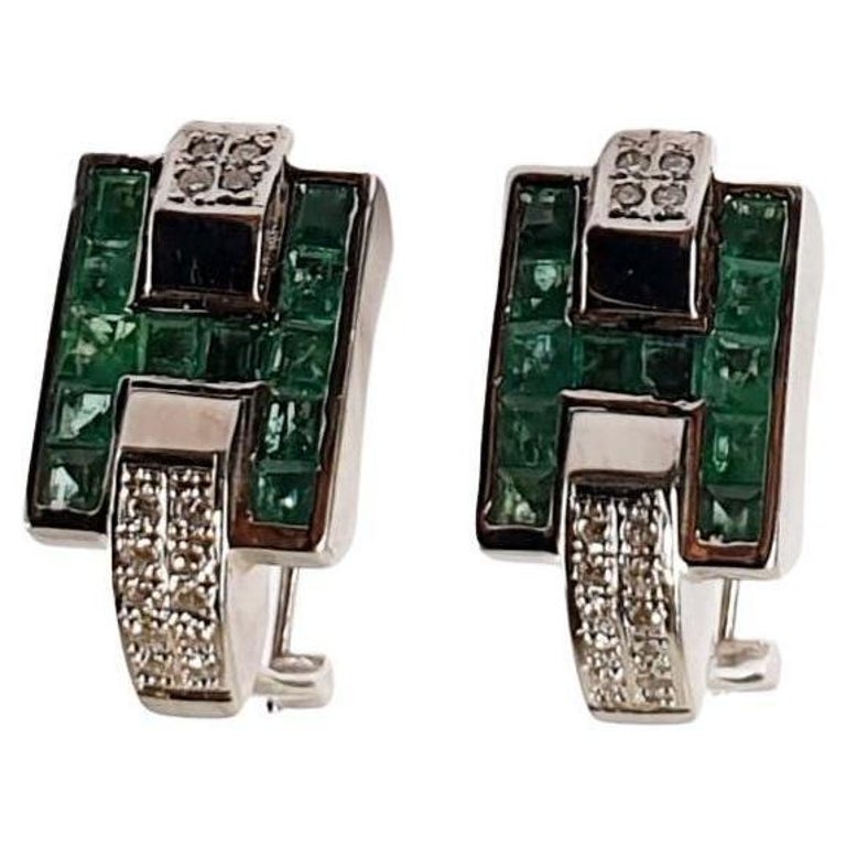 Diamond and Emerald Hoops Earrings in 18 Karat White Gold with H Design For Sale