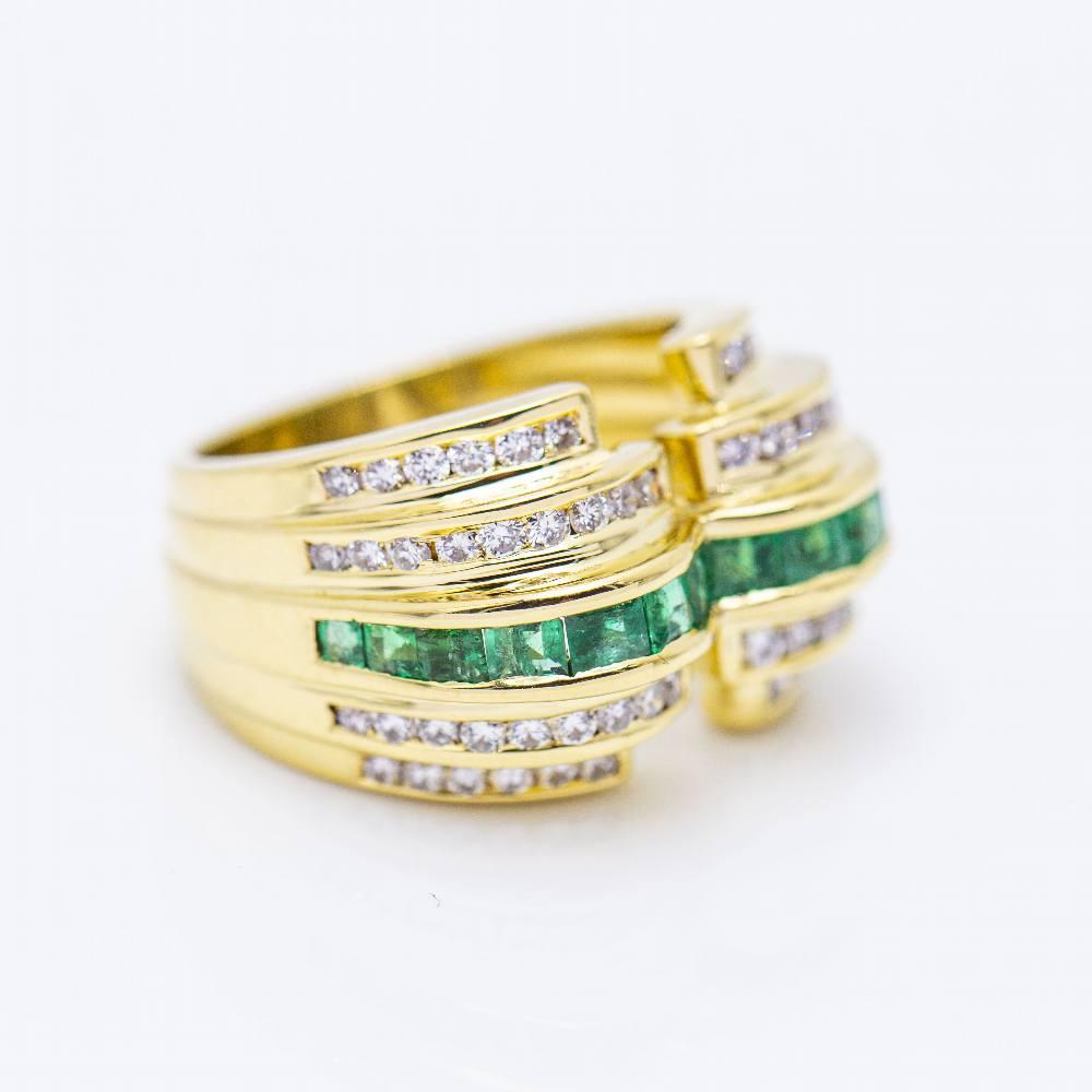 Diamond and Emerald LAZZO Ring In New Condition For Sale In BARCELONA, ES