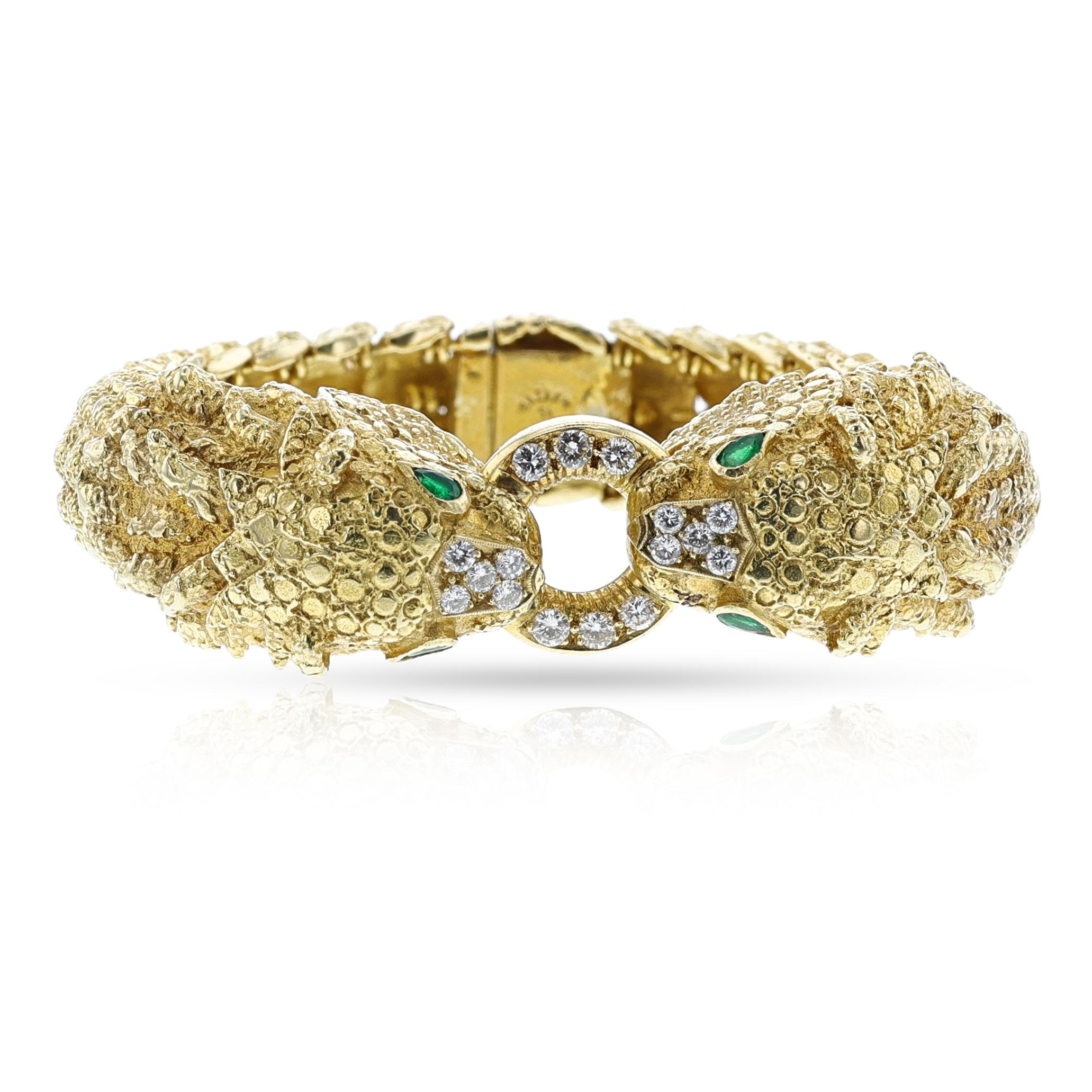 Diamond and Emerald Lion Cuff Bangle, 18k In Excellent Condition In New York, NY