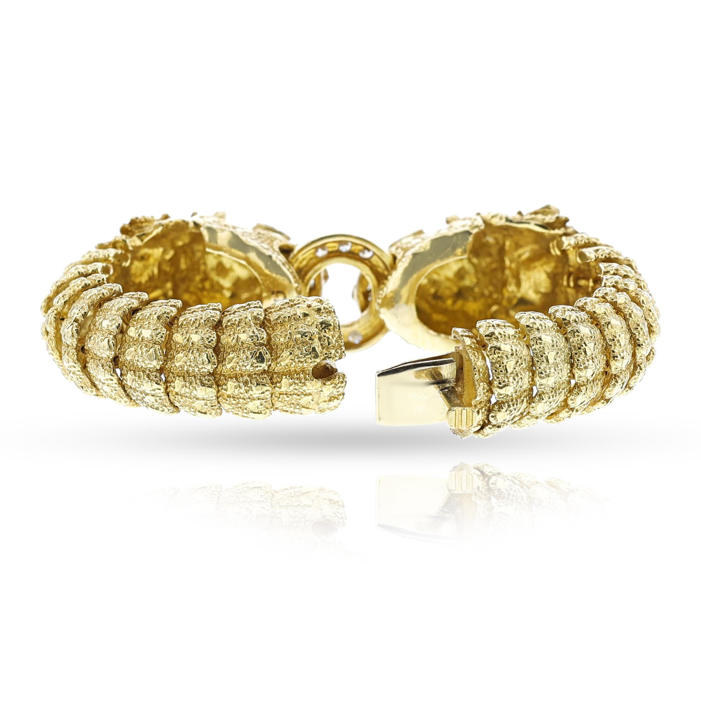 Diamond and Emerald Lion Cuff Bangle, 18k 1