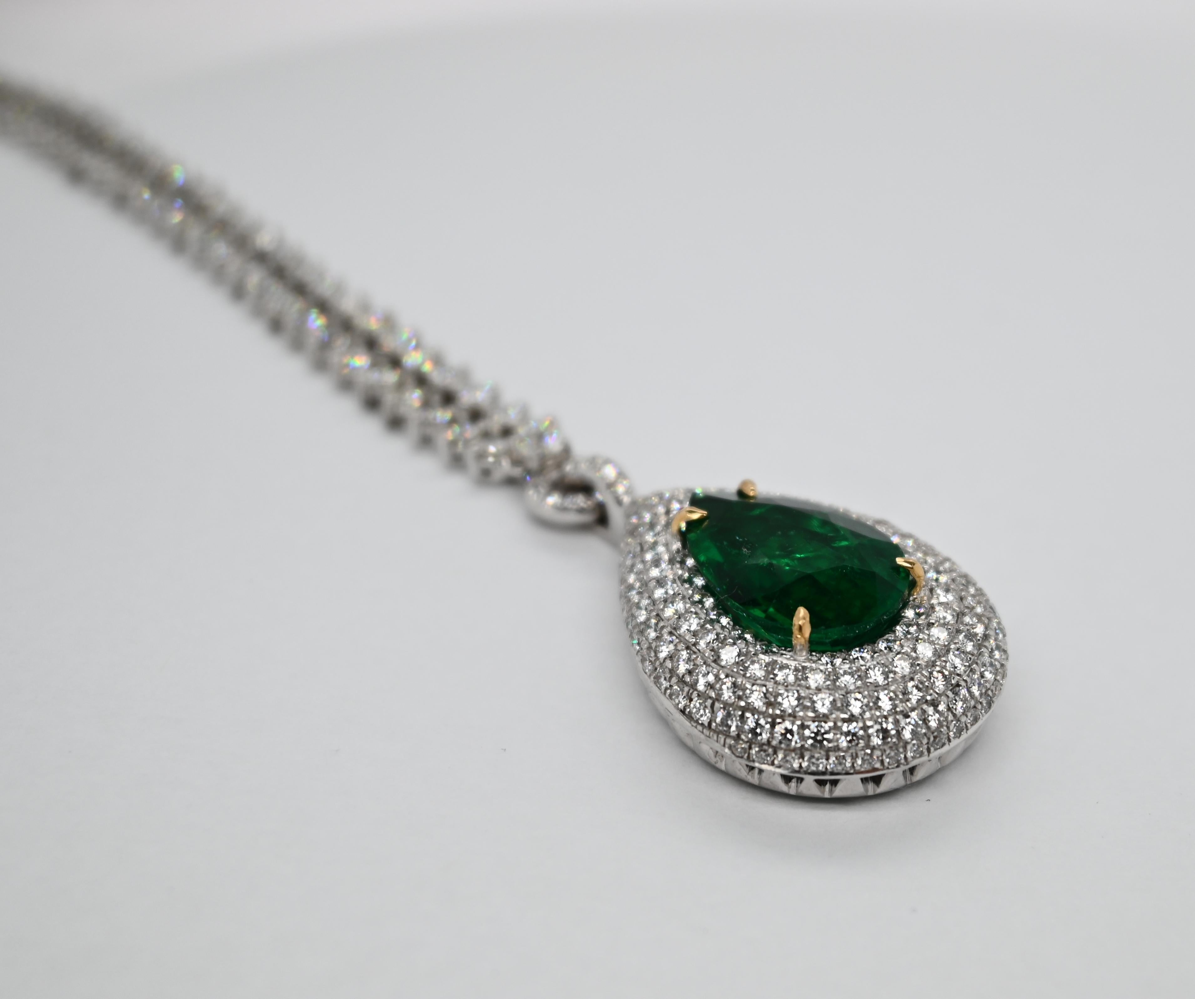 Modern Diamond and Emerald Necklace For Sale