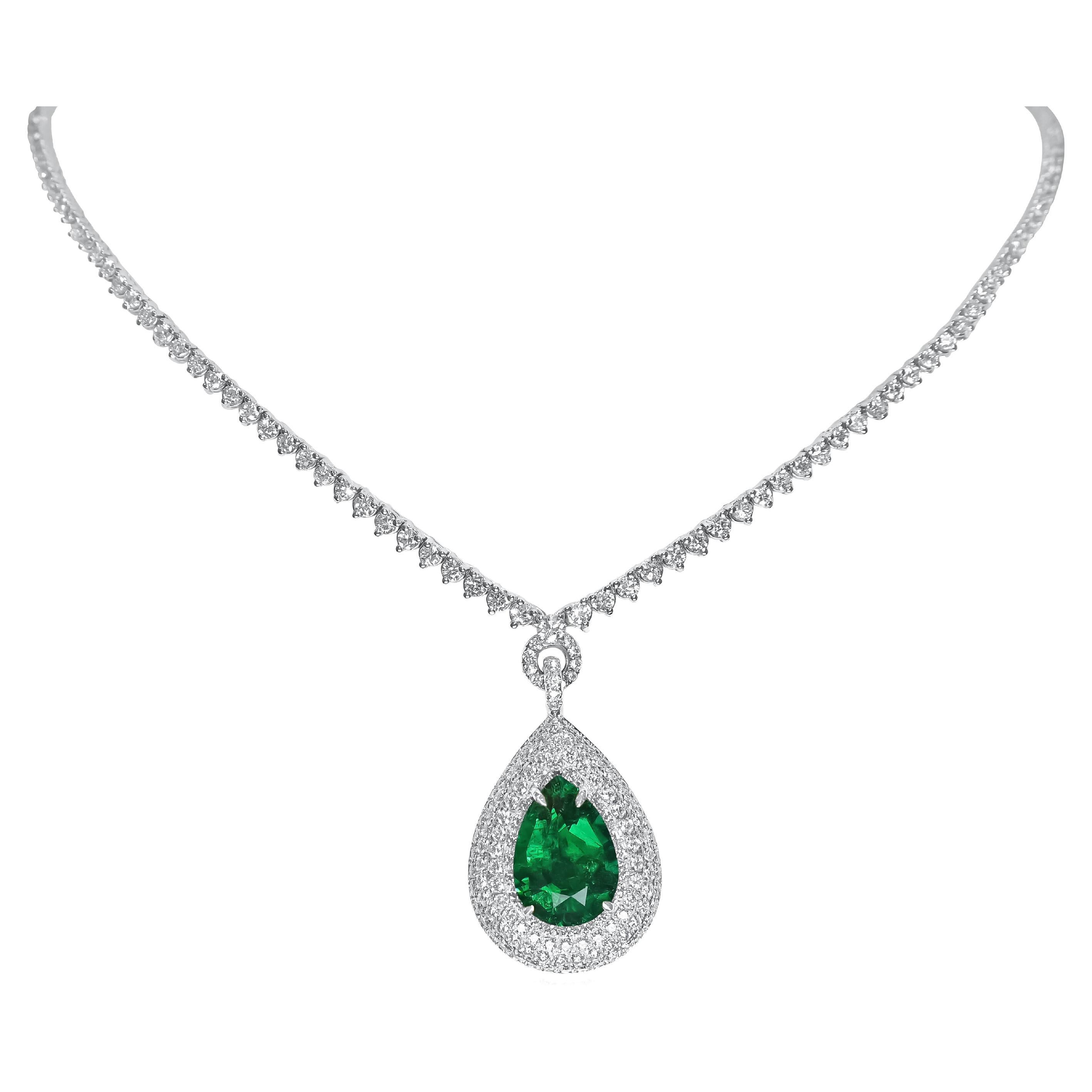 Diamond and Emerald Necklace For Sale