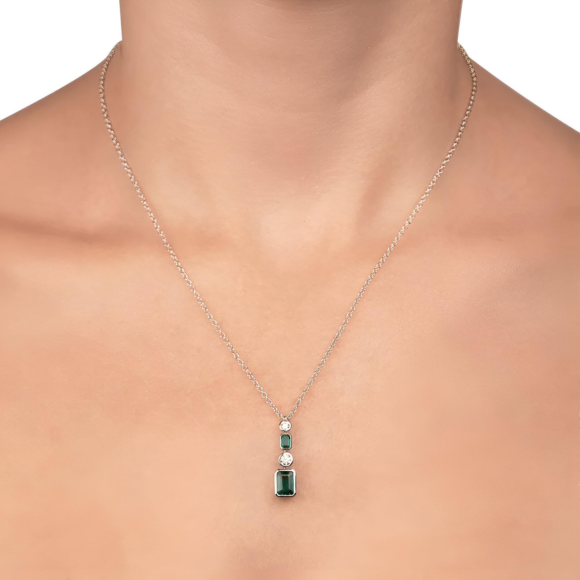 Diamant- und Smaragdhalskette aus 18kt Weißgold, 1,18 Karat (Smaragdschliff) im Angebot