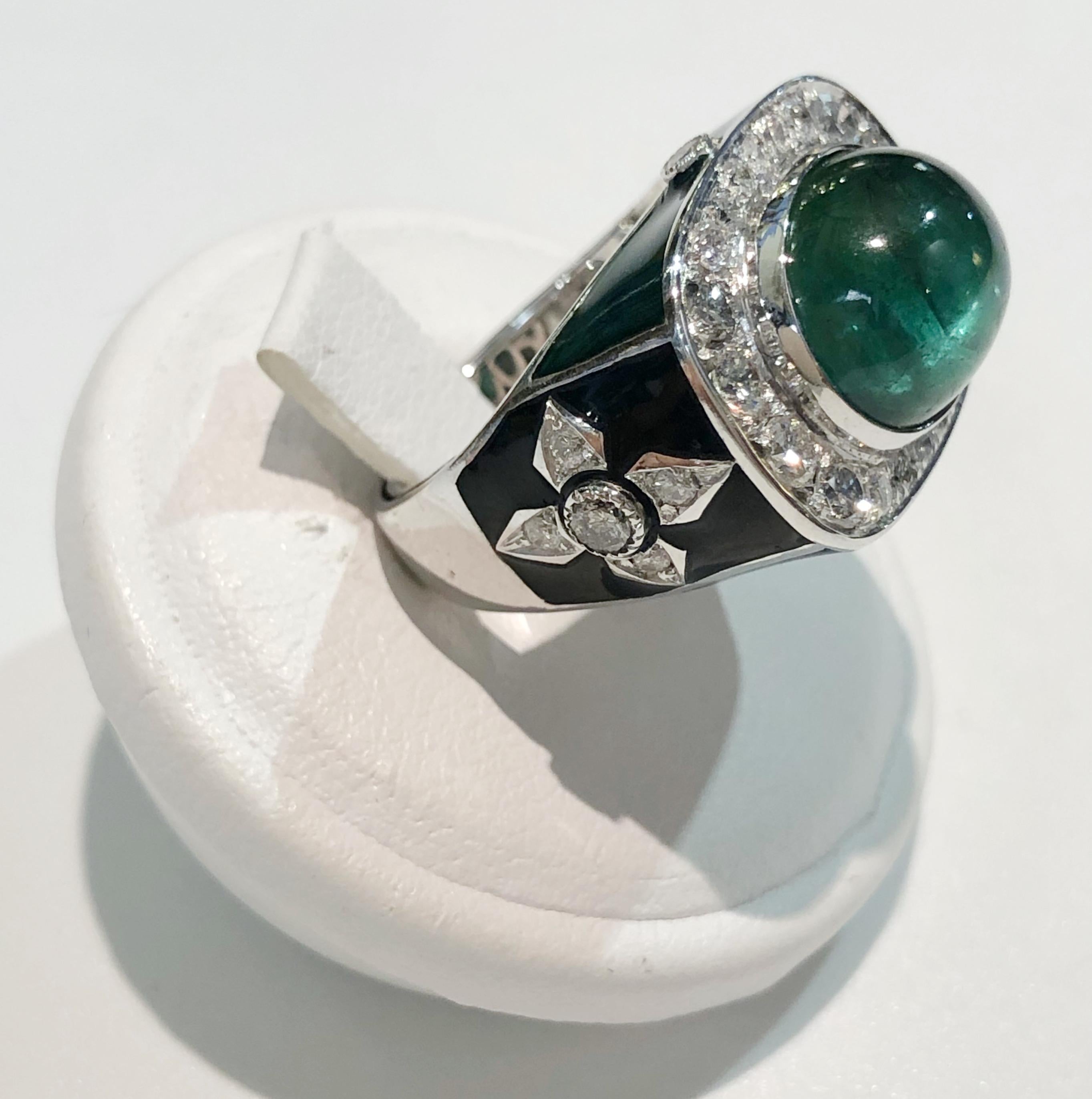 Diamant- und Smaragdring aus Platin (Brillantschliff) im Angebot