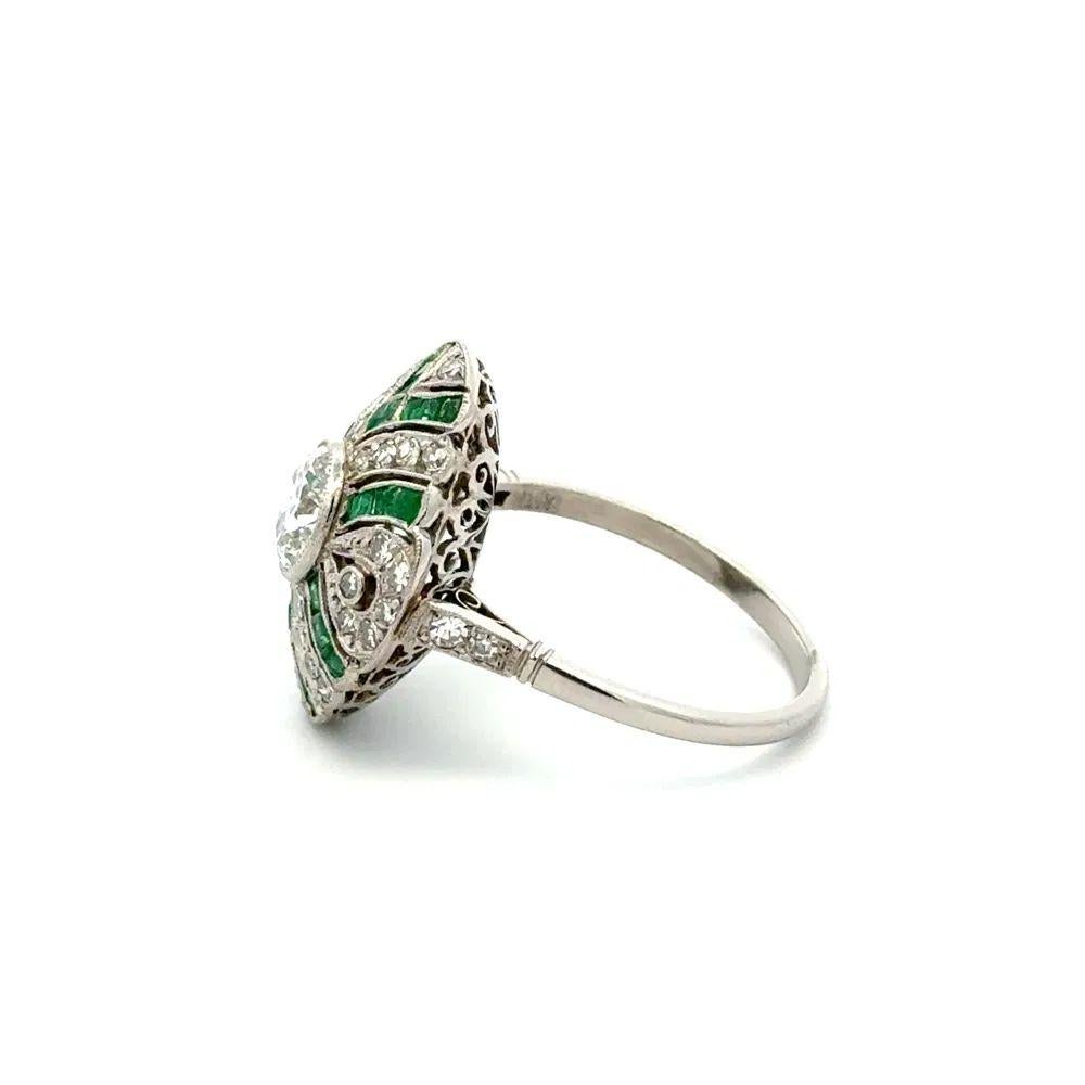 Diamond and Emerald Platinum Statement Cocktail Ring In Excellent Condition For Sale In Montreal, QC