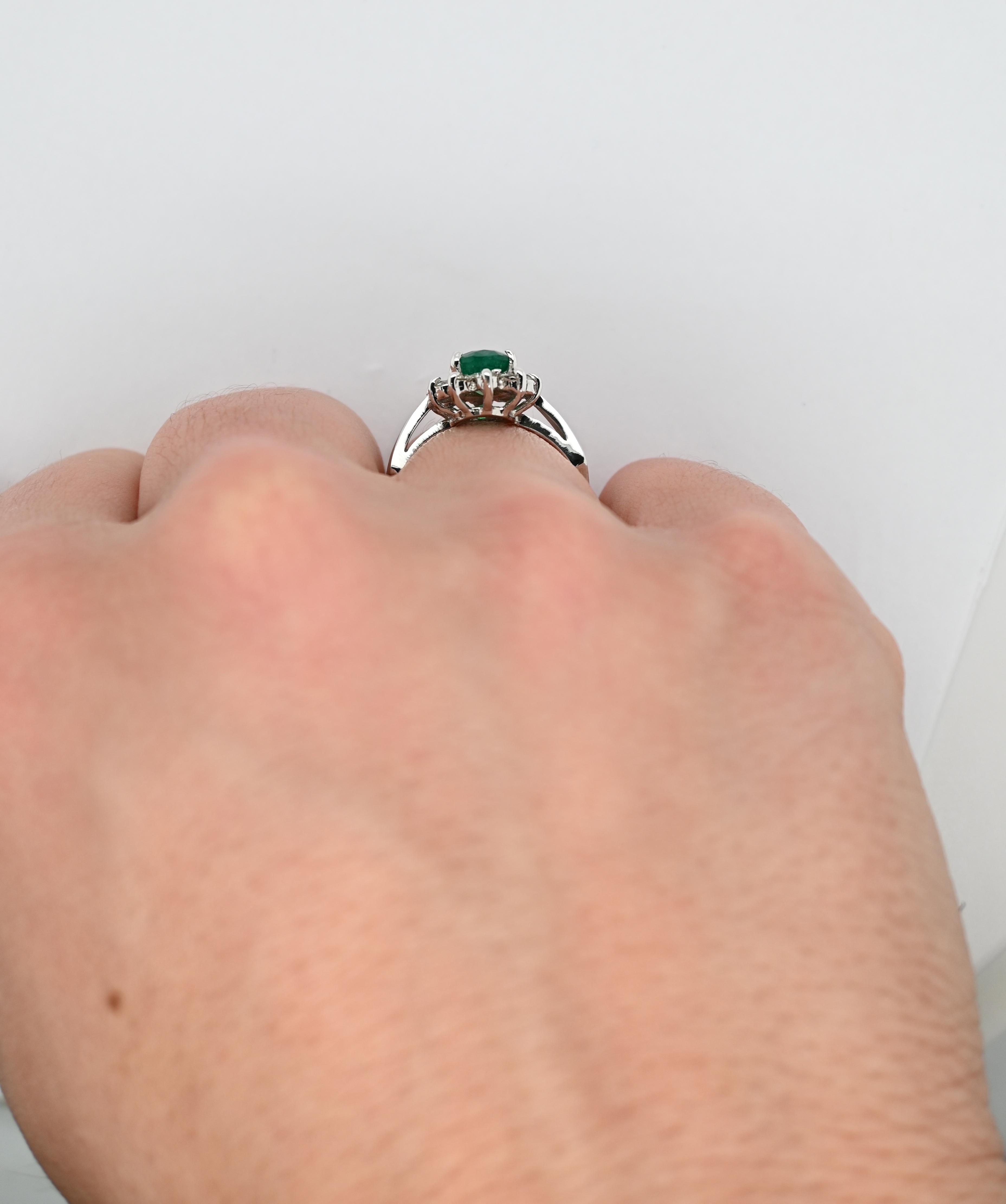Modern Diamond and Emerald Ring  For Sale
