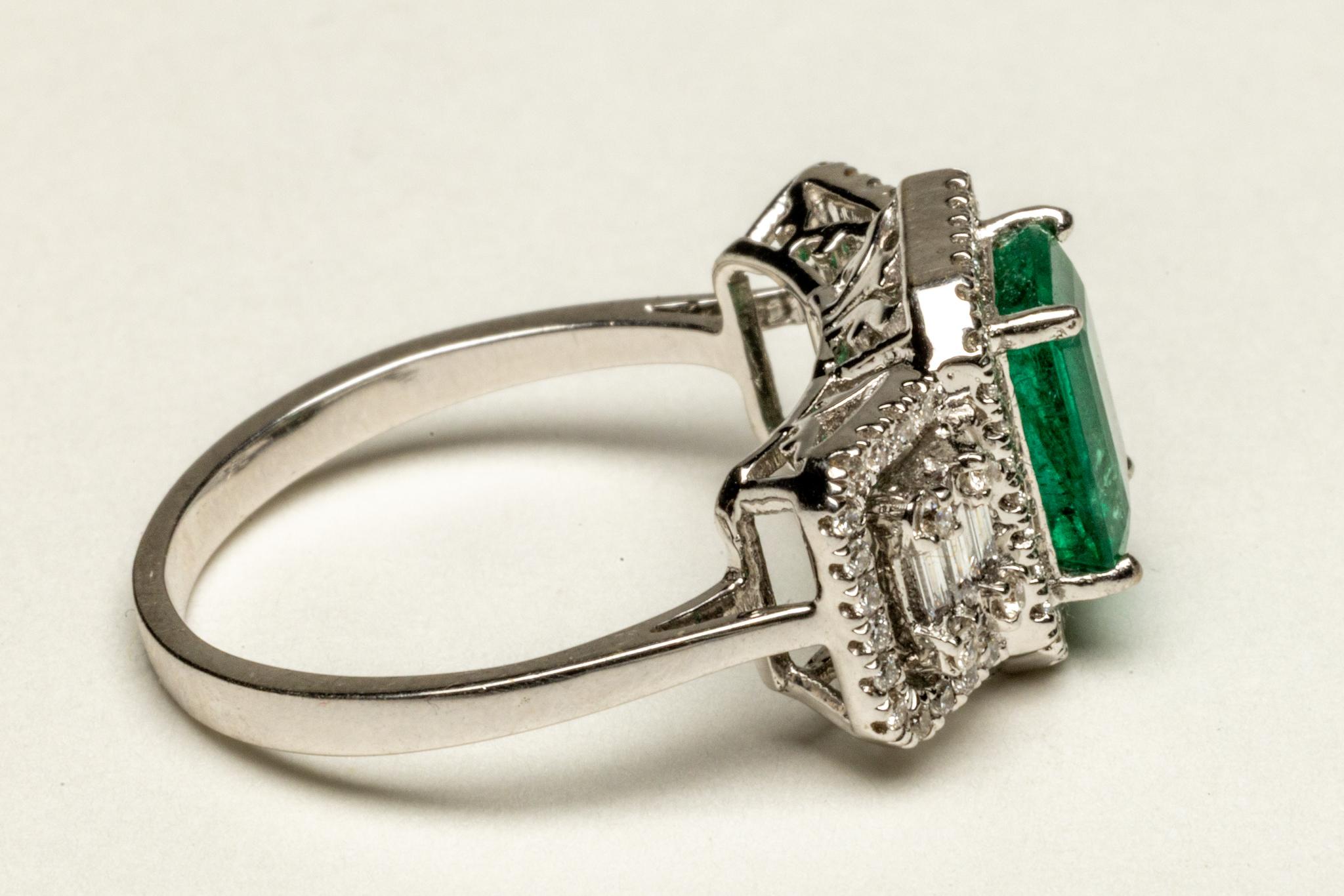 Bague diamant et émeraude Excellent état - En vente à Nantucket, MA