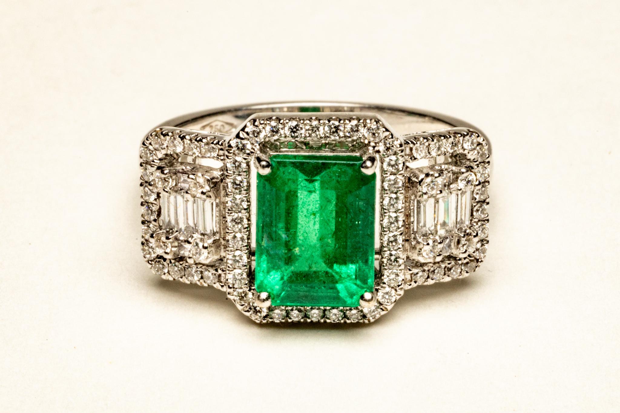 Bague diamant et émeraude Unisexe en vente