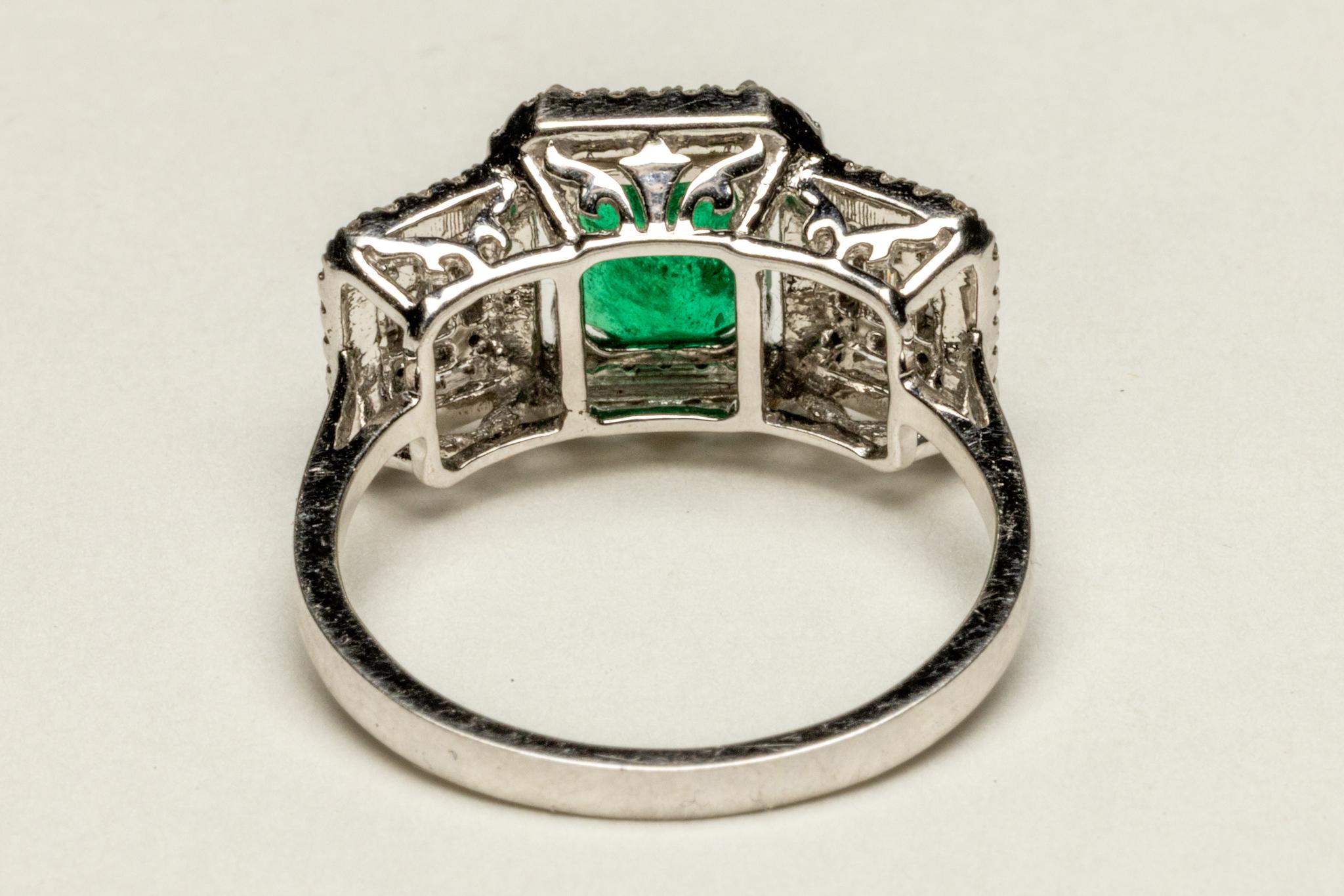 Bague diamant et émeraude en vente 1