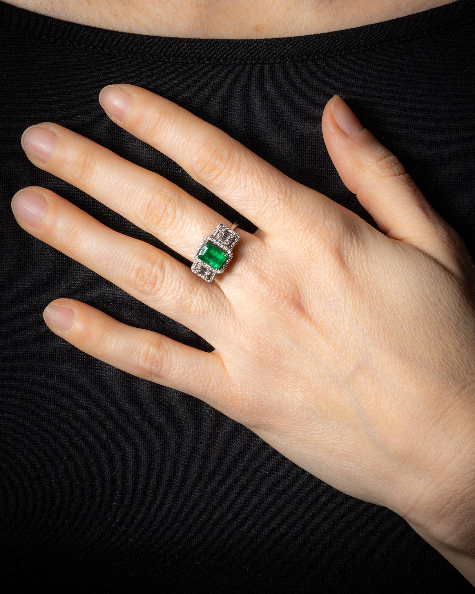 Bague diamant et émeraude en vente 2