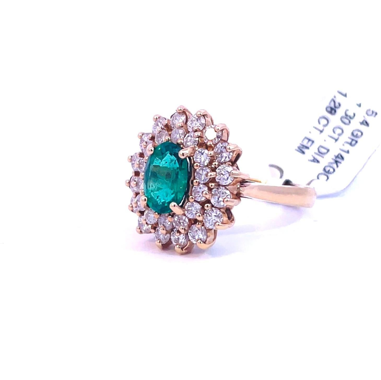 Diamond and Emerald Ring in 14K Yellow Gold In New Condition For Sale In LA, CA