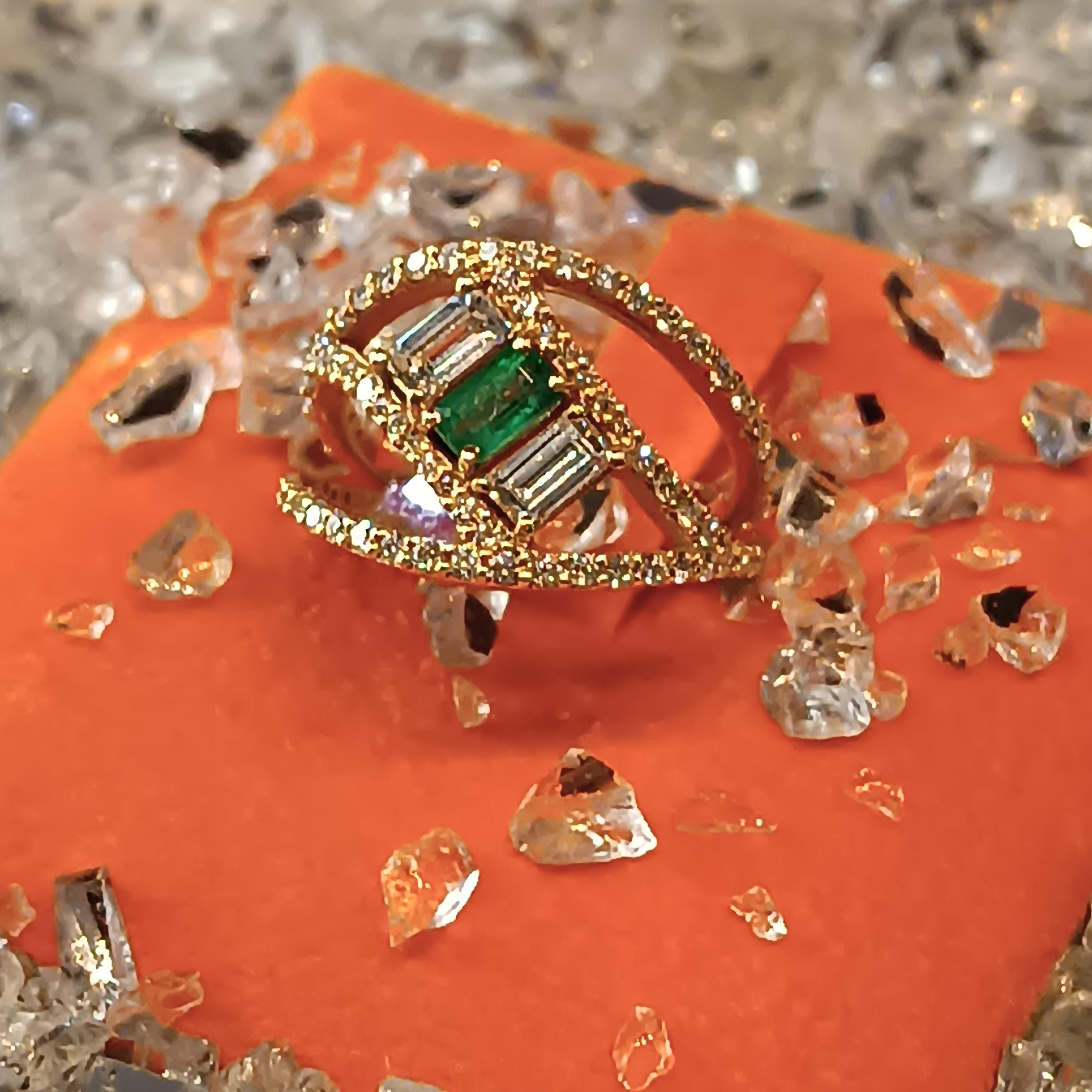 Diamant- und Smaragdring aus Roségold mit 118 Karat Diamanten und 0,3 Karat Smaragd (Zeitgenössisch) im Angebot
