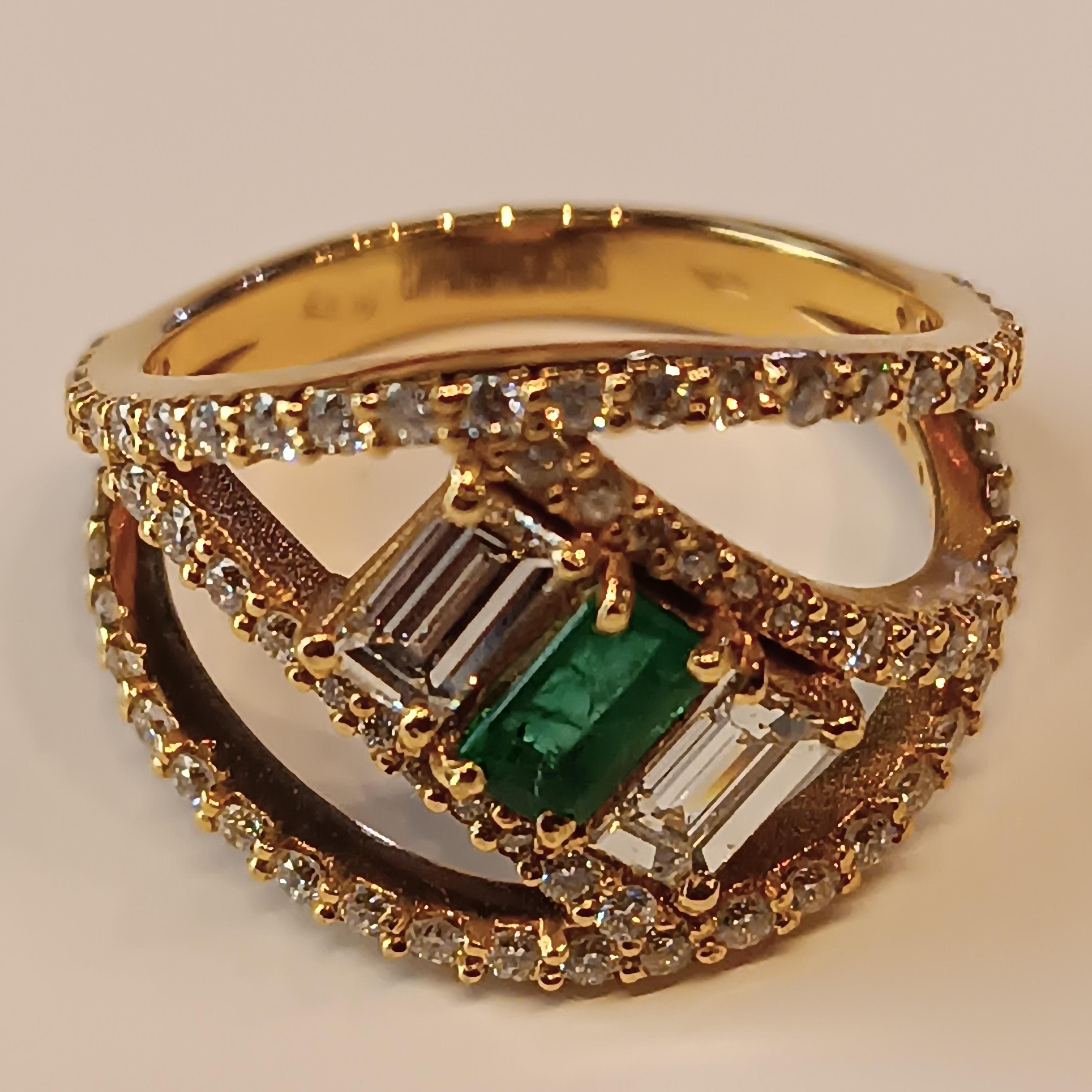 Diamant- und Smaragdring aus Roségold mit 118 Karat Diamanten und 0,3 Karat Smaragd im Zustand „Neu“ im Angebot in Milano, MI