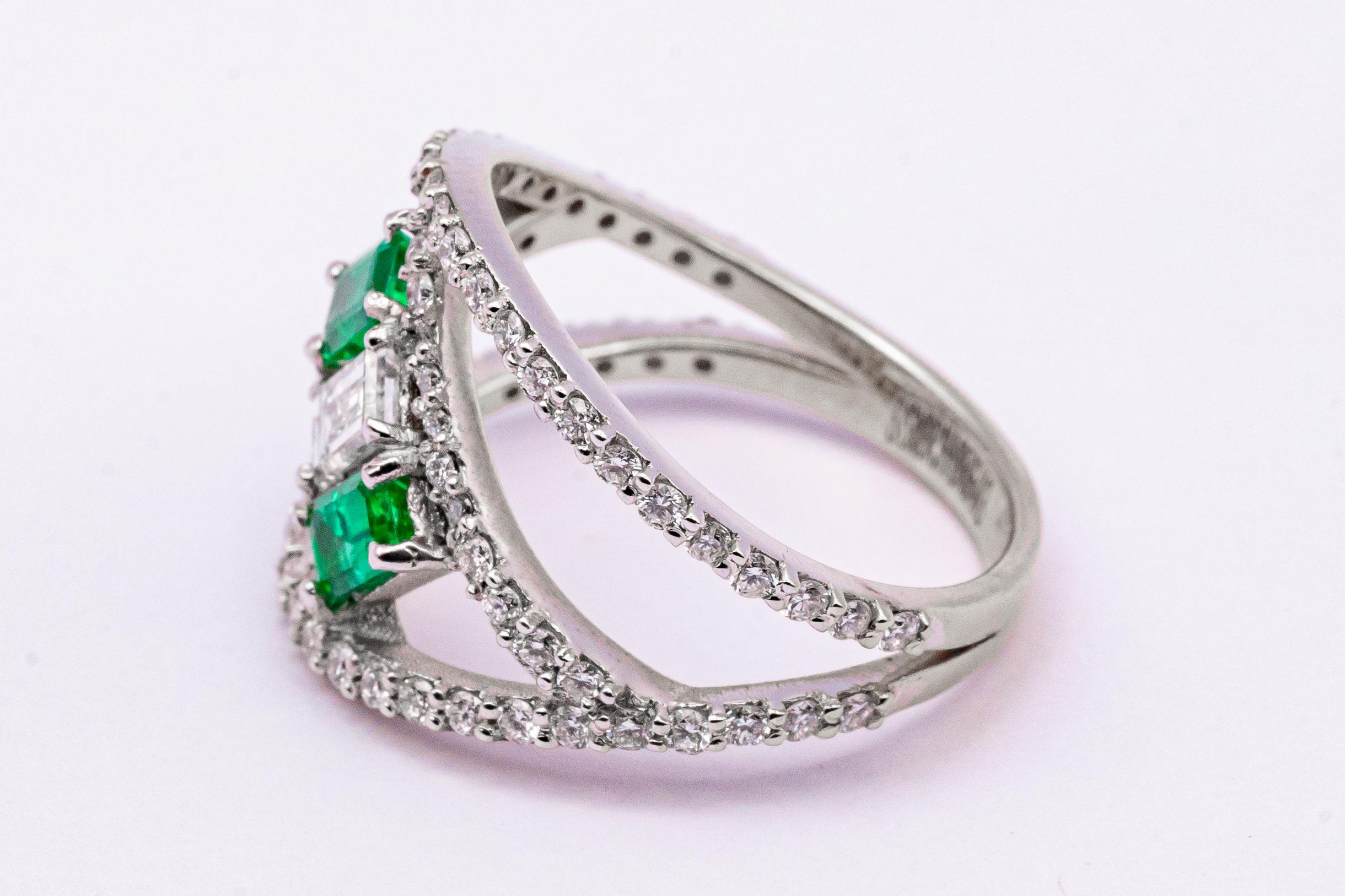 Contemporary Diamond and Emerald Ring in White Gold 0.91 Carat Diamonds 0.6 Carat Emerald For Sale