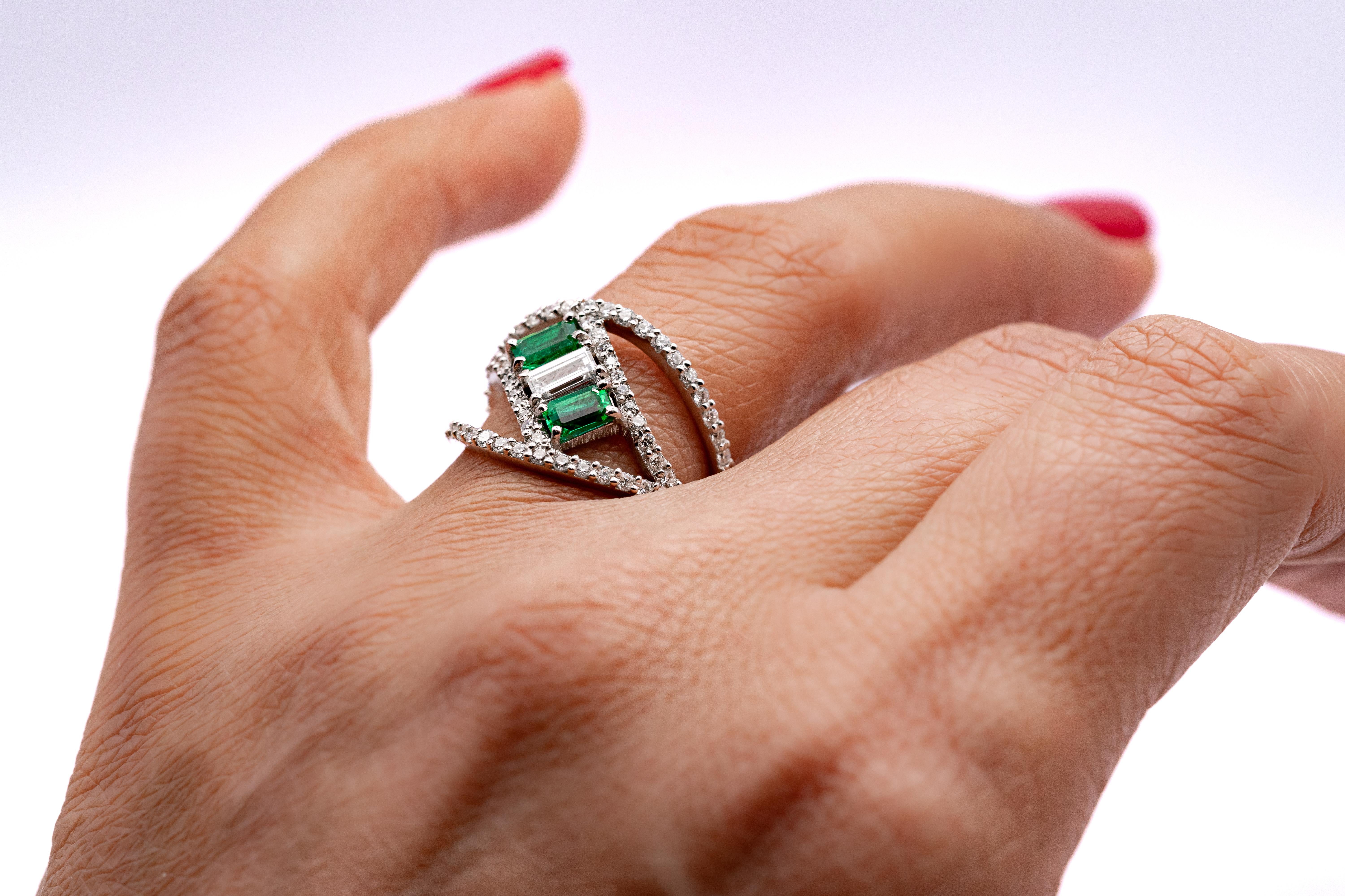 Baguette Cut Diamond and Emerald Ring in White Gold 0.91 Carat Diamonds 0.6 Carat Emerald For Sale