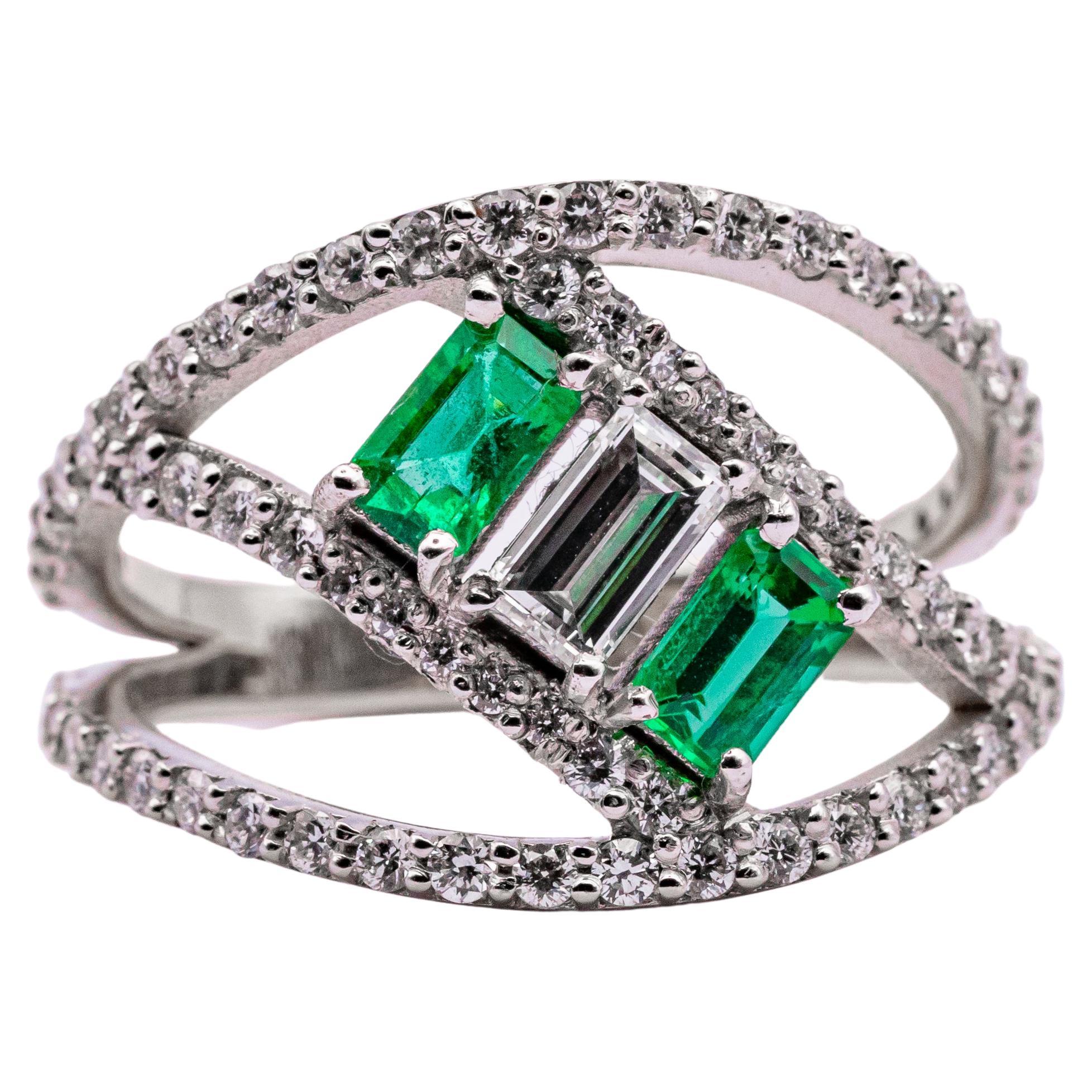 Diamond and Emerald Ring in White Gold 0.91 Carat Diamonds 0.6 Carat Emerald For Sale