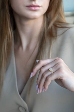 Anello con diamante centrale da 0,40 carati e smeraldi con taglio rotondo naturale certificato GIA