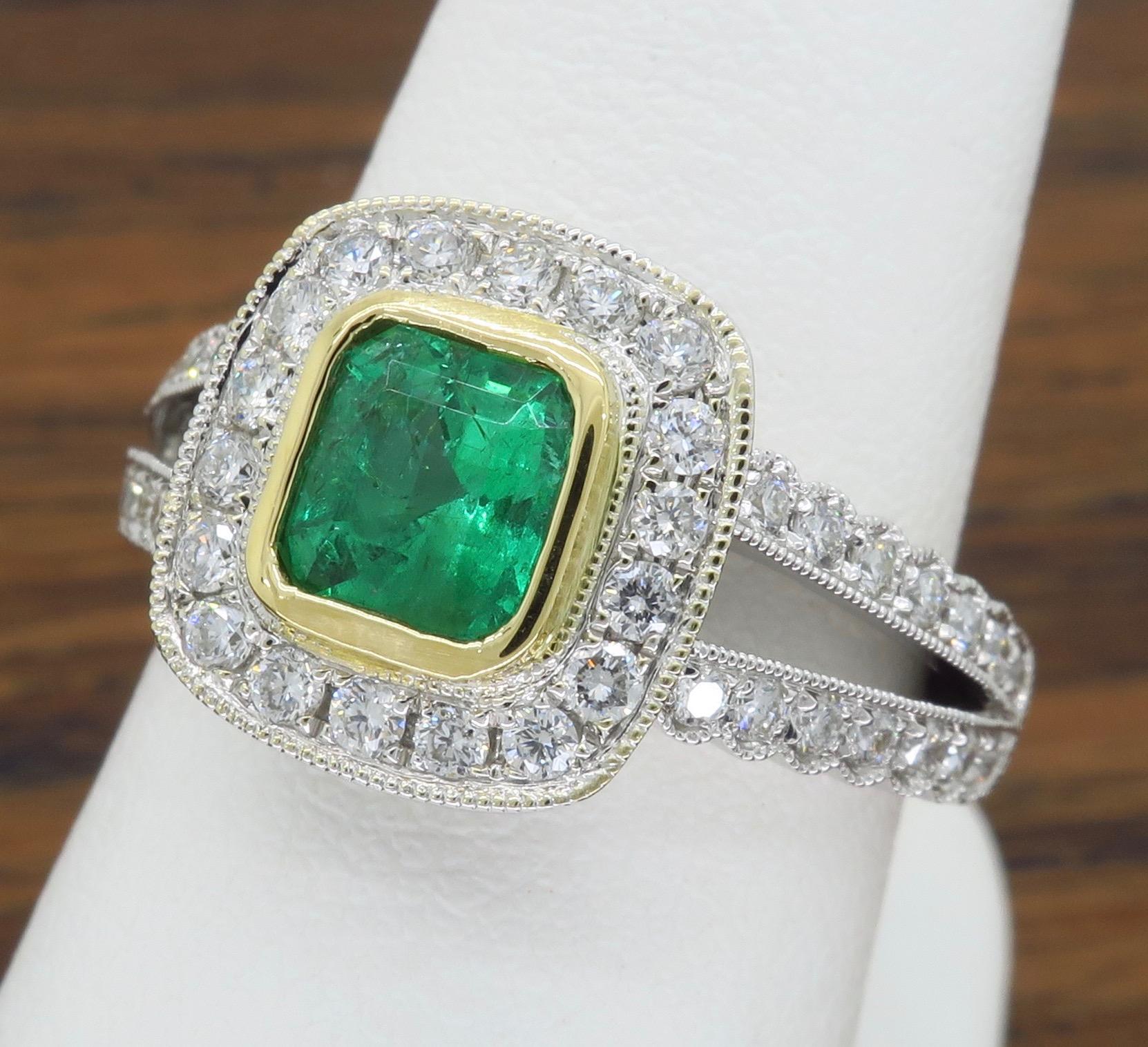 Diamond and Emerald Split Shank Ring in 18 Karat 5