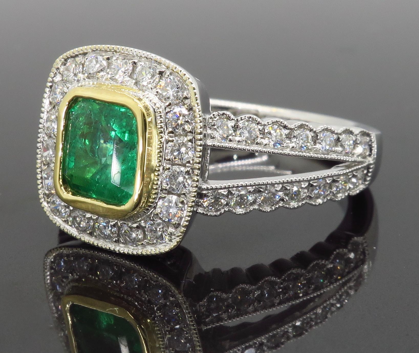 Diamond and Emerald Split Shank Ring in 18 Karat In New Condition In Webster, NY
